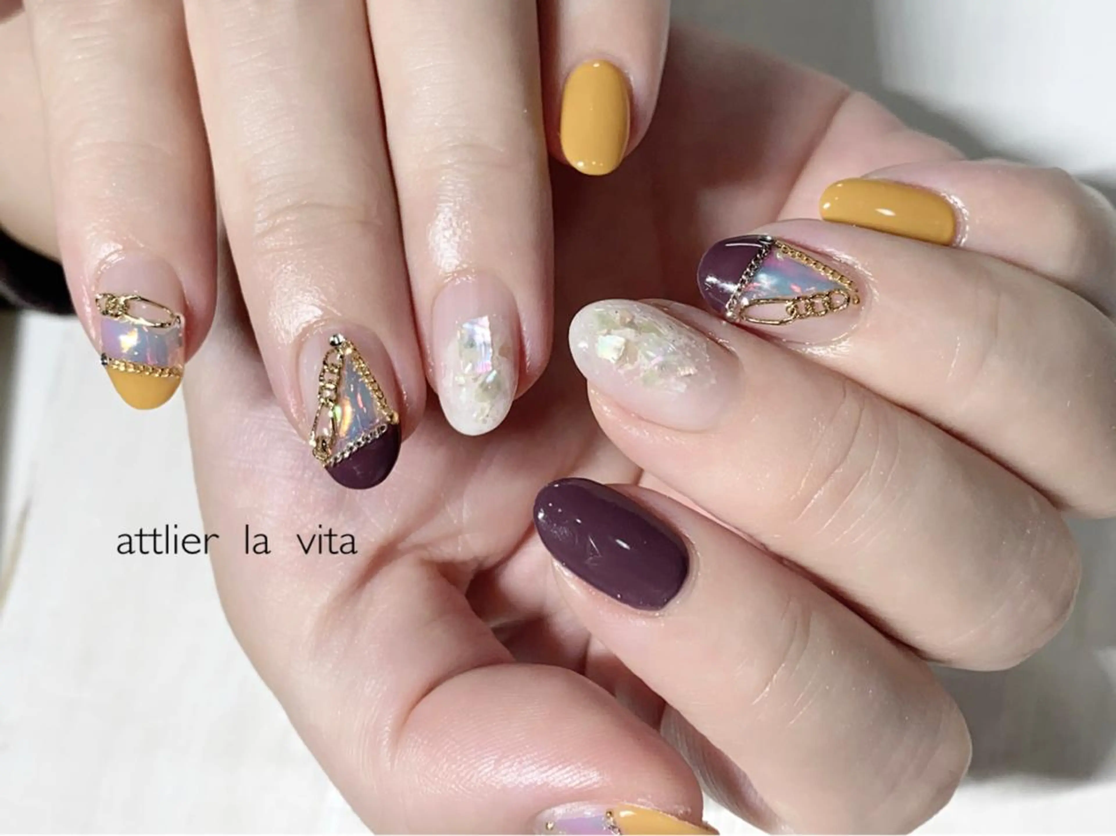 ネイル オーロラネイル フレンチネイル ハンドネイル atelier la vita所属・lavita. mimuraのネイルデザイン