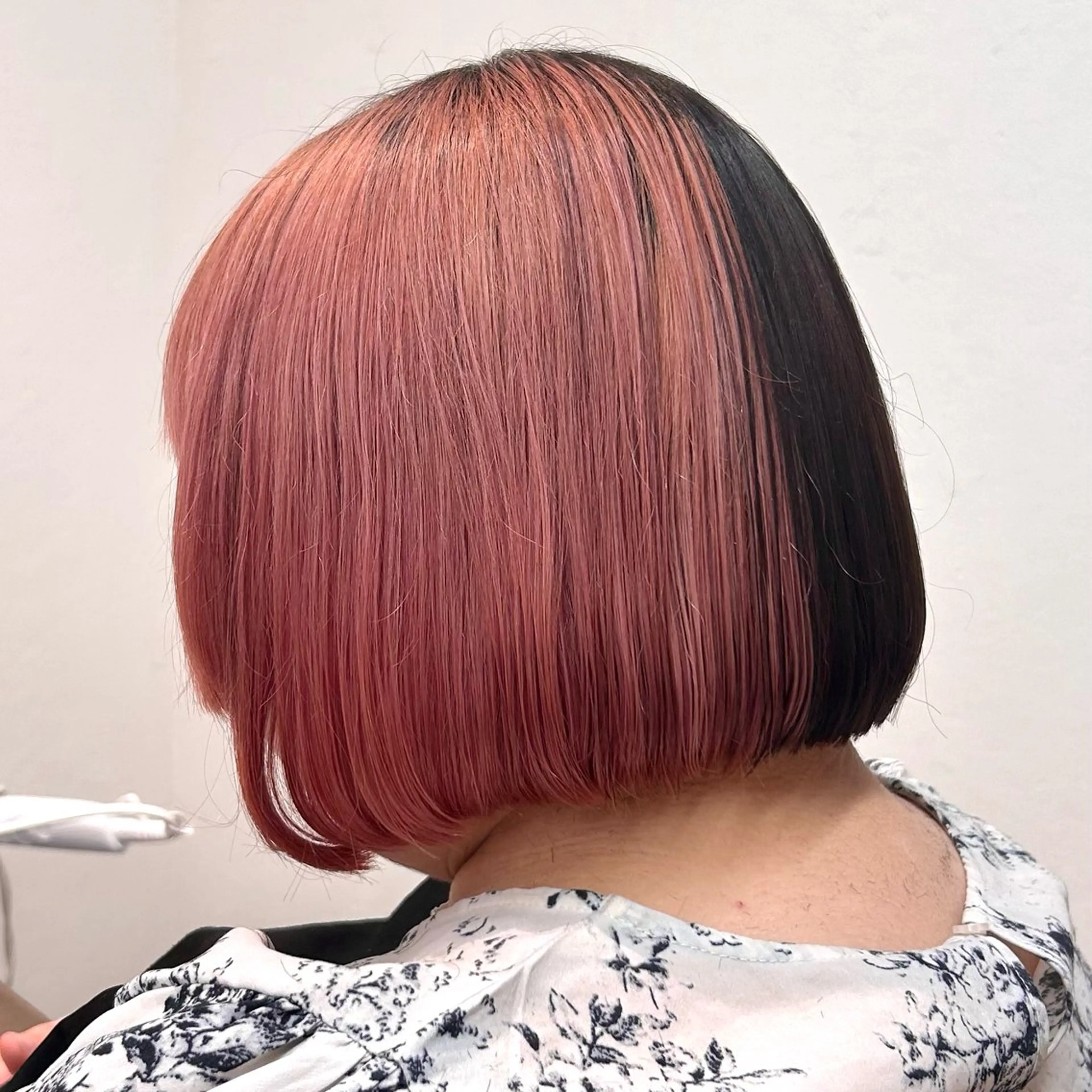 ミディアム カラー 黒髪 ピンクカラー ツートーンカラー カット ヘアカラー トリートメント 船橋/to to./MANAMIのヘアスタイル