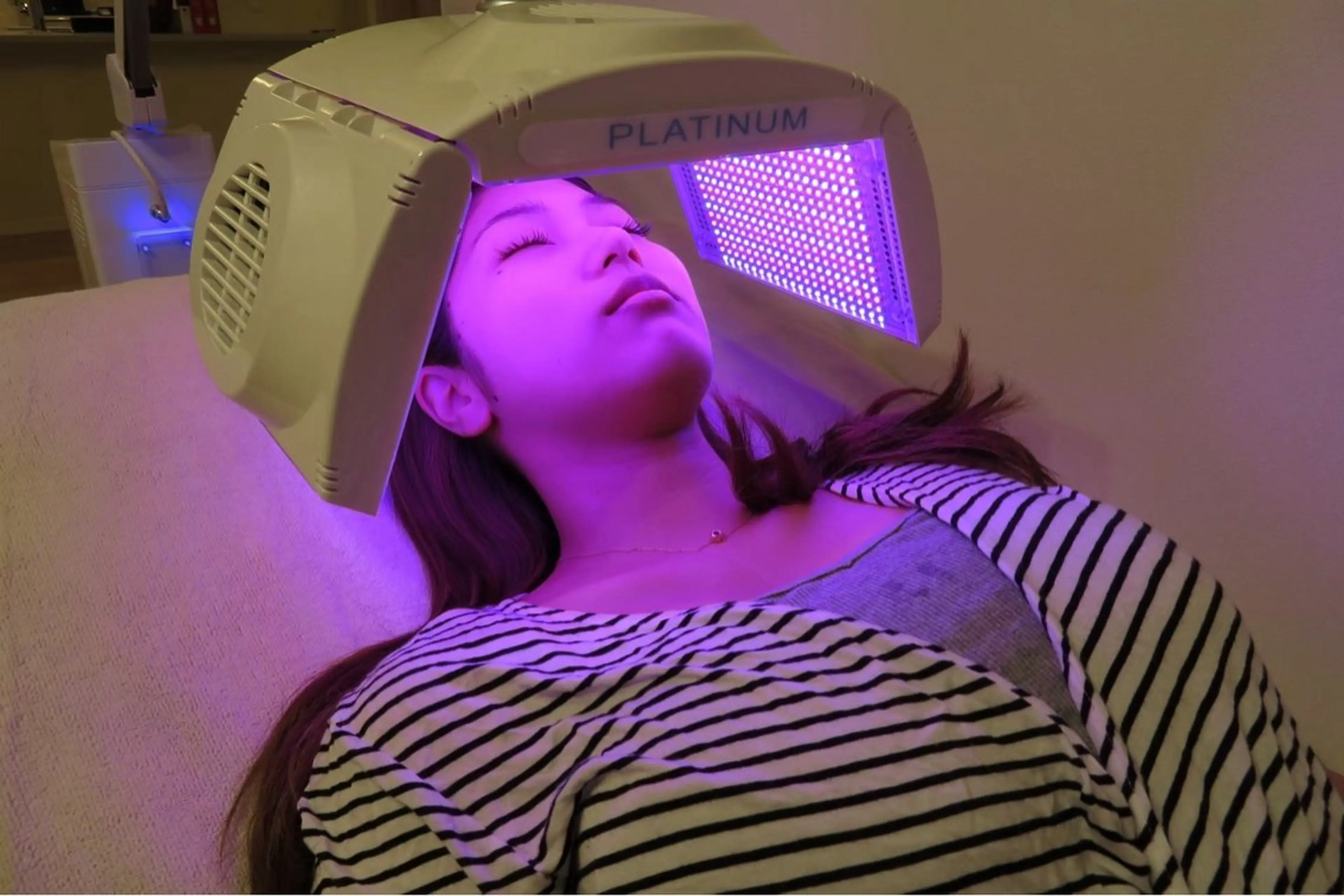 【初回限定】専用美容液を使ったLEDフェイシャルエステ30分の写真