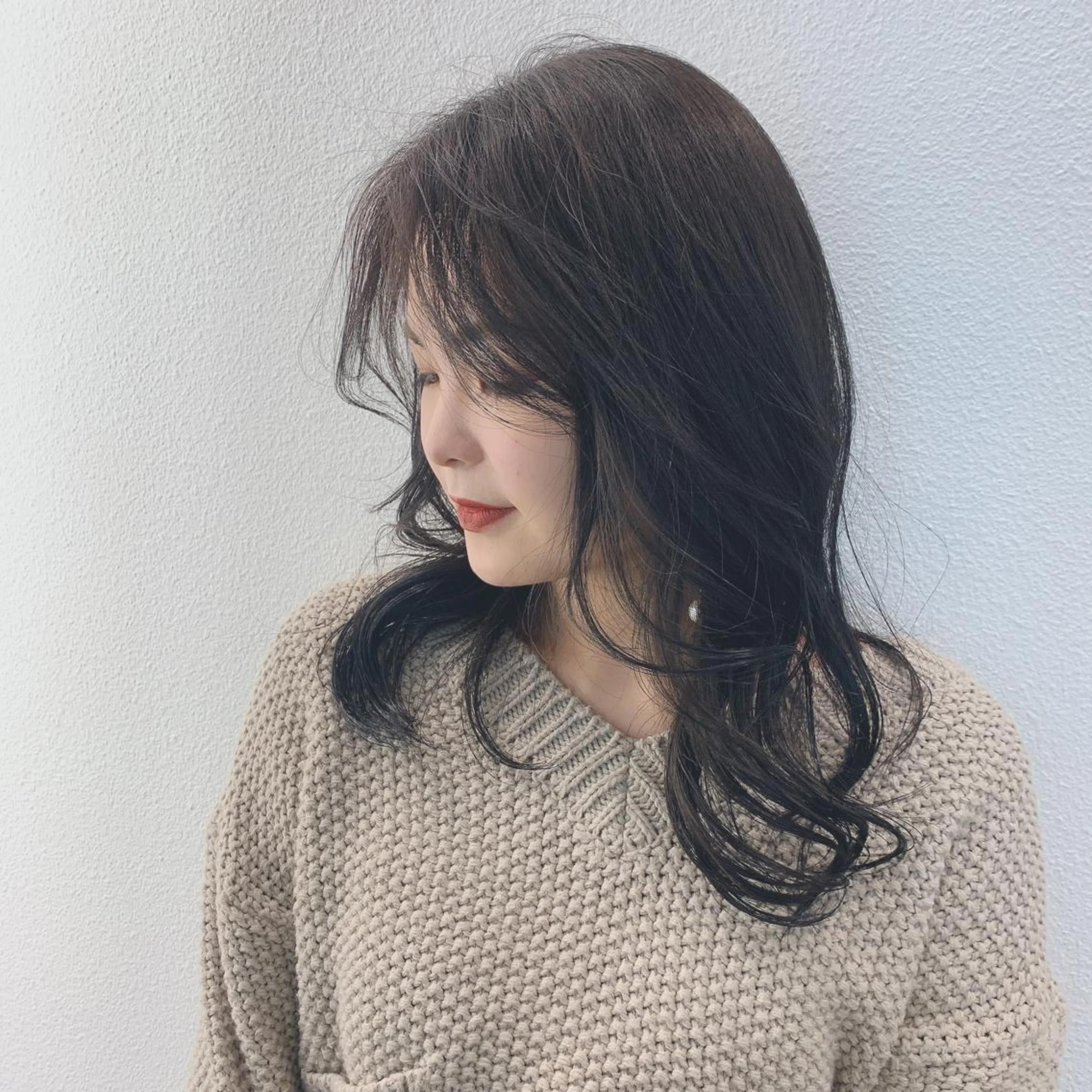 ミディアム カラー 黒髪 ブルーカラー ブルーブラック 透明感カラー Okano Mahoのヘアスタイル