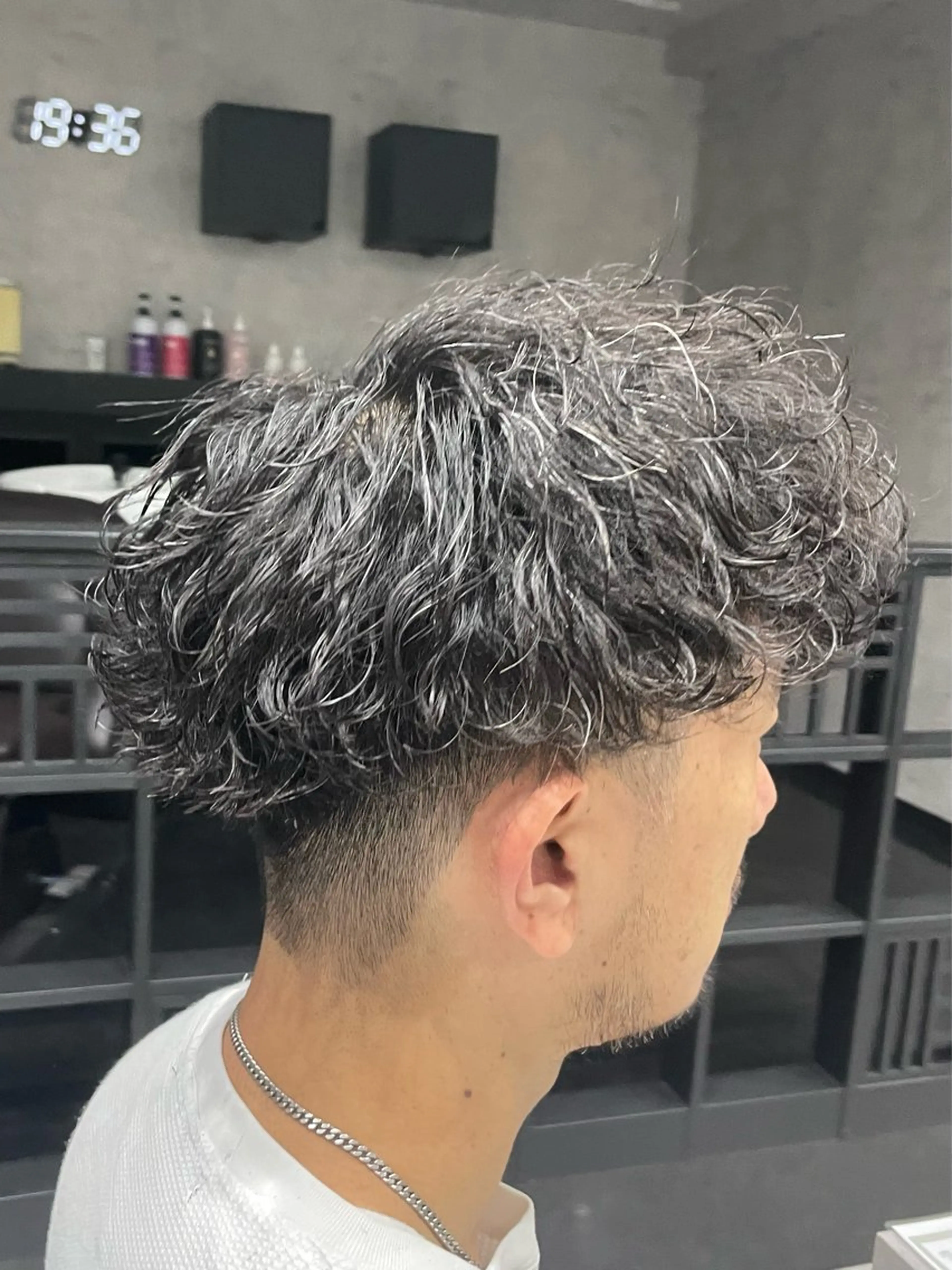 ショート パーマ メンズ アップバング メンズパーマ 波巻きパーマ メンズカット/ マッシュ/颯太のヘアスタイル