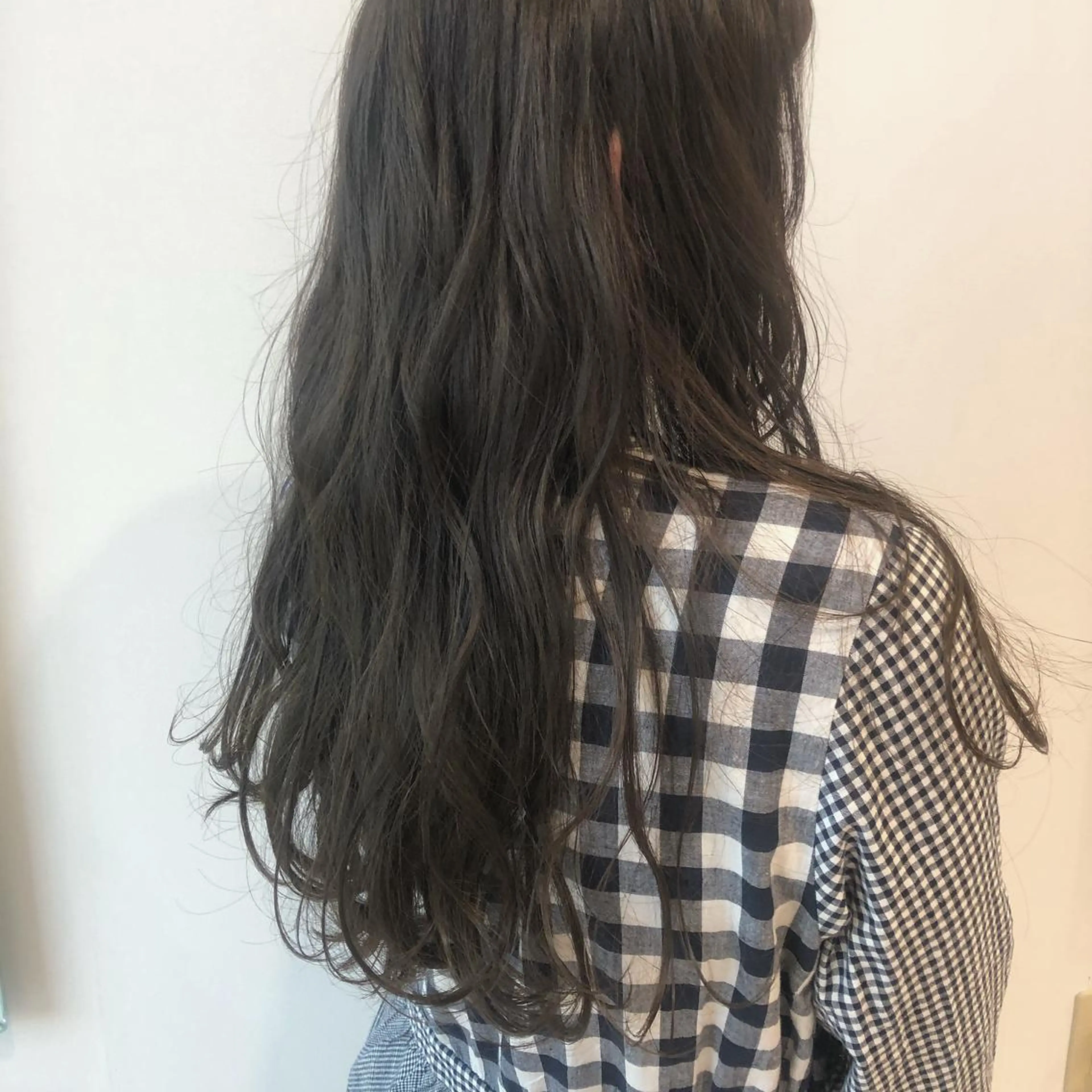 ロング カラー ベージュカラー 透明感カラー オリーブベージュ ヤマモト マイのヘアスタイル