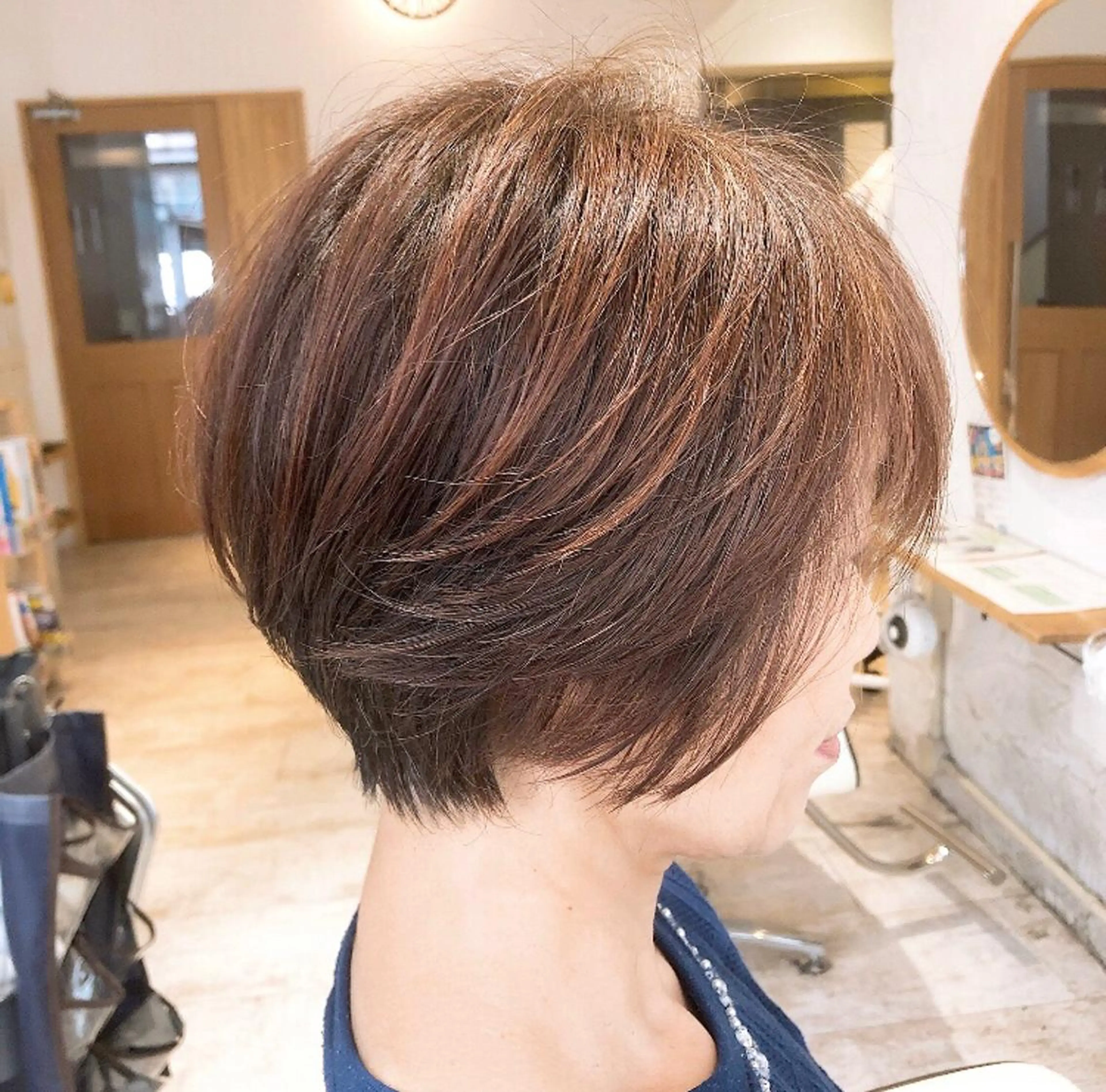 ショート esse大阪茶屋町店所属・レイヤーカット 新井田陽寿のヘアスタイル