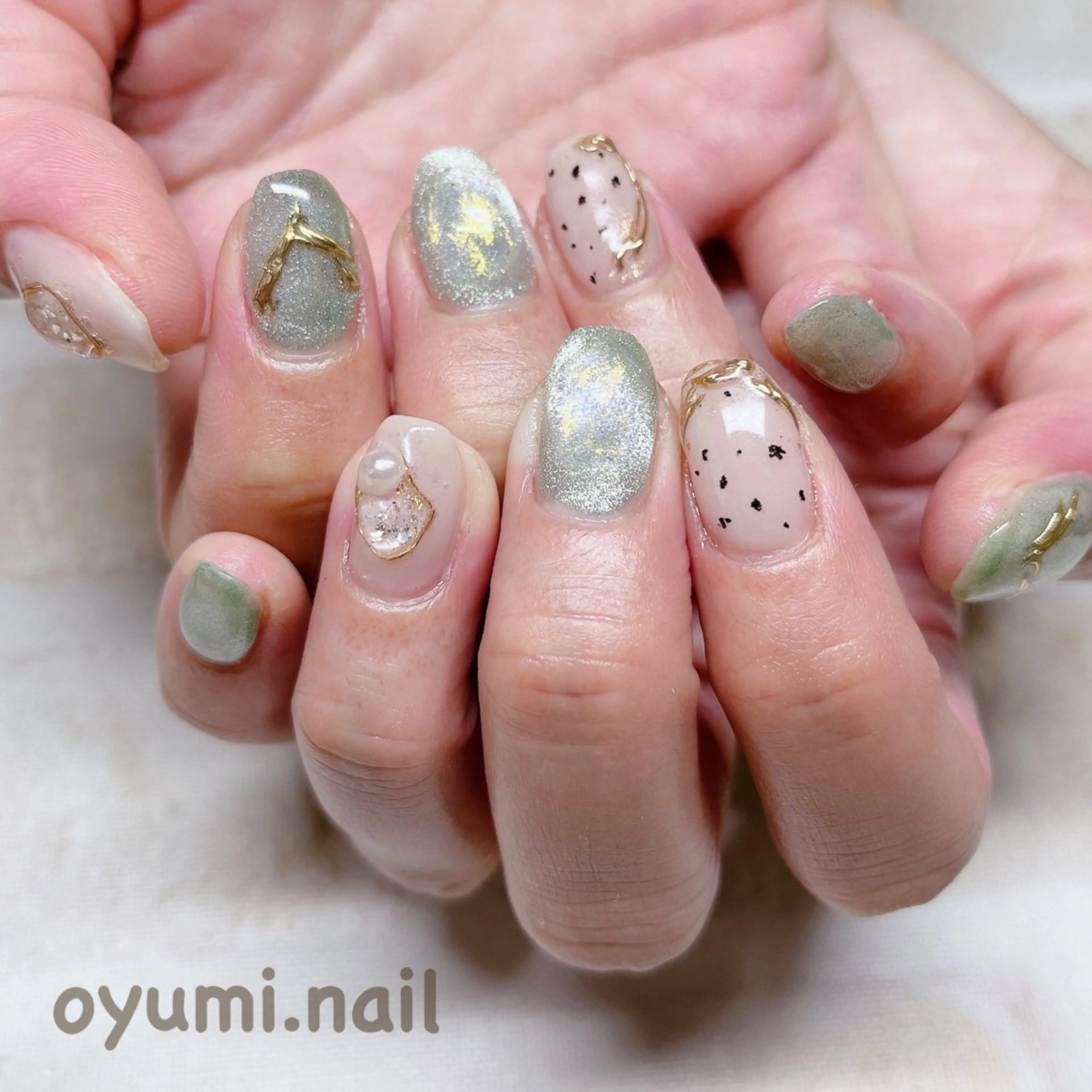 ネイル グリーン ニュアンスネイル ハンドネイル takanashi yumiのネイルデザイン