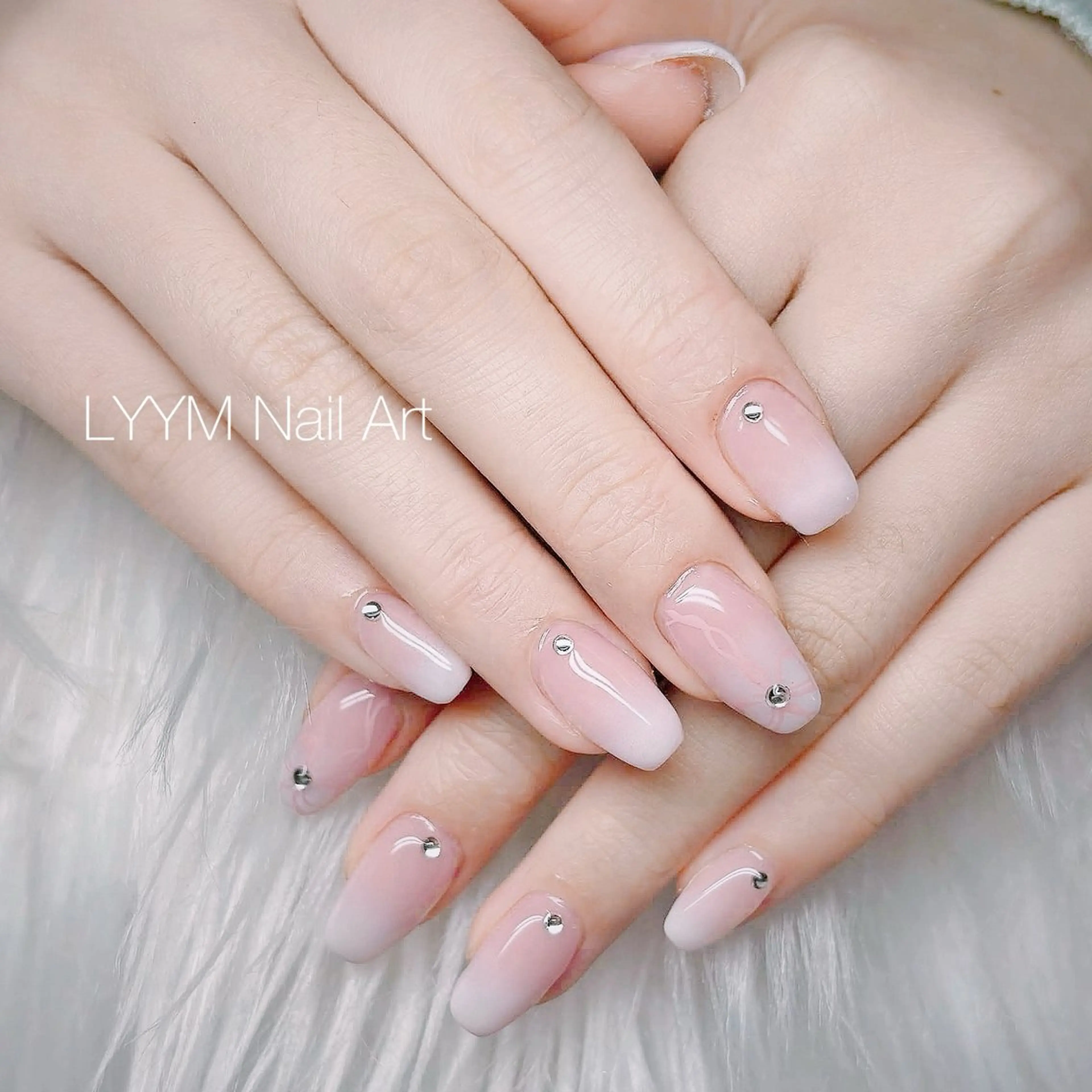 ネイル アートネイル グラデーション ピンク LYYM Nail Salonのネイルデザイン