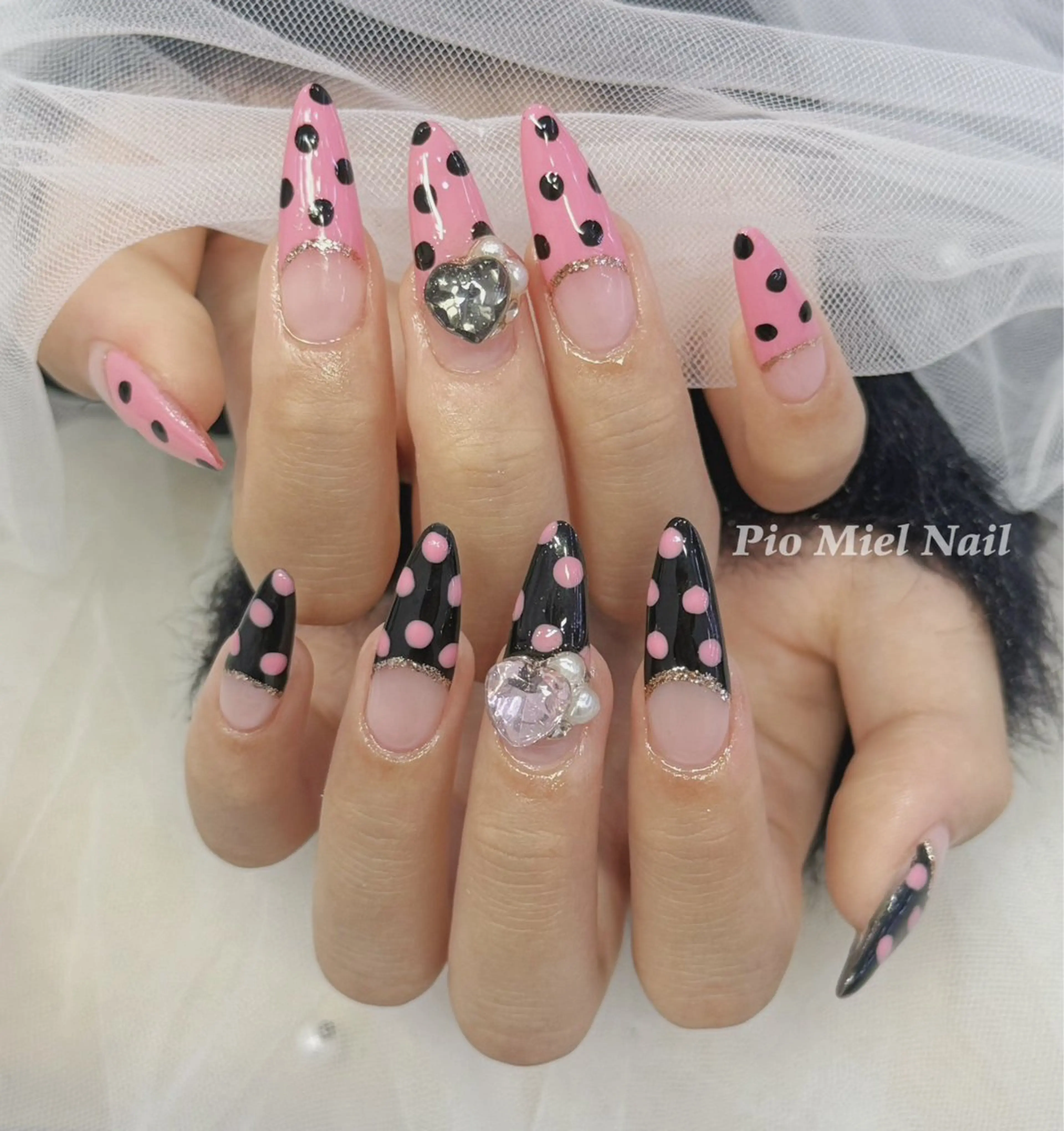 ネイル ドット ガーリー ハート キラキラネイル ロングネイル ハンドネイル HANA 長さだしのネイルデザイン