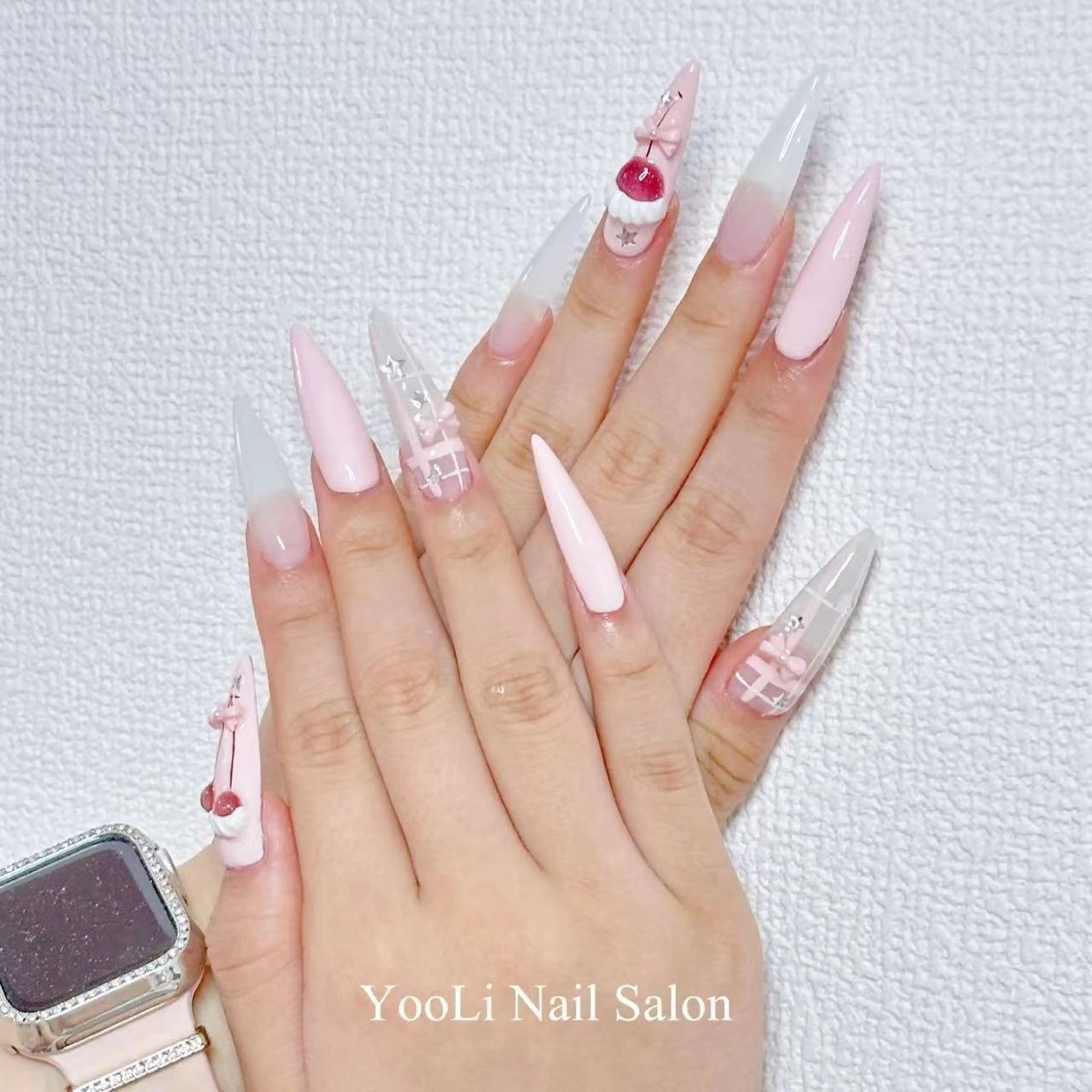 ネイル オーロラネイル チークネイル フレンチネイル ガラスフレンチ グラデーション ハンドネイル 🎀 あやのネイルデザイン