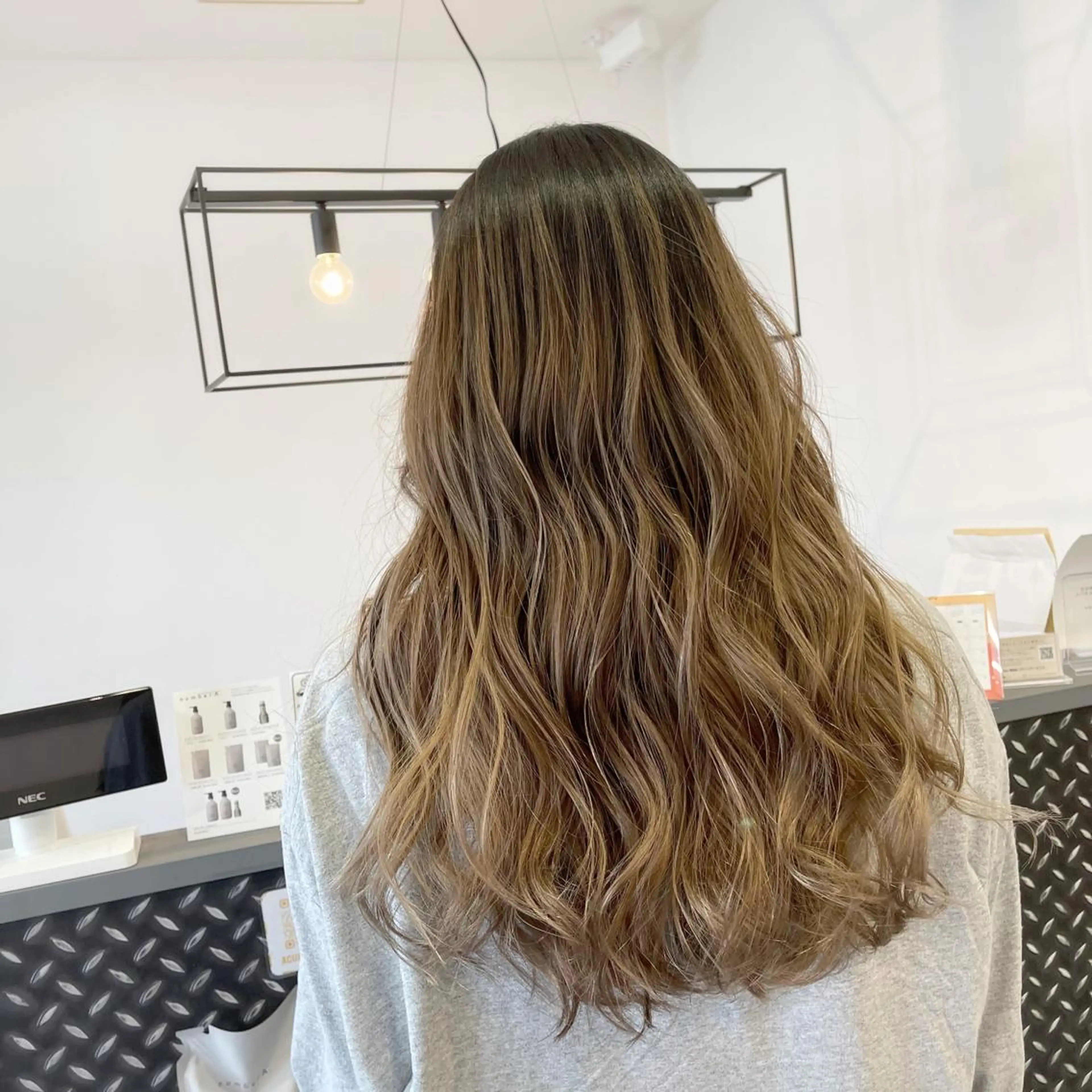 ロング カラー ヘアアレンジ バレイヤージュ デザインカラー ハイライトカラー 外国人風カラー ハイライト カット ヘアカラー トリートメント アンドウ ユウ/ レイヤーカット/韓国のヘアスタイル