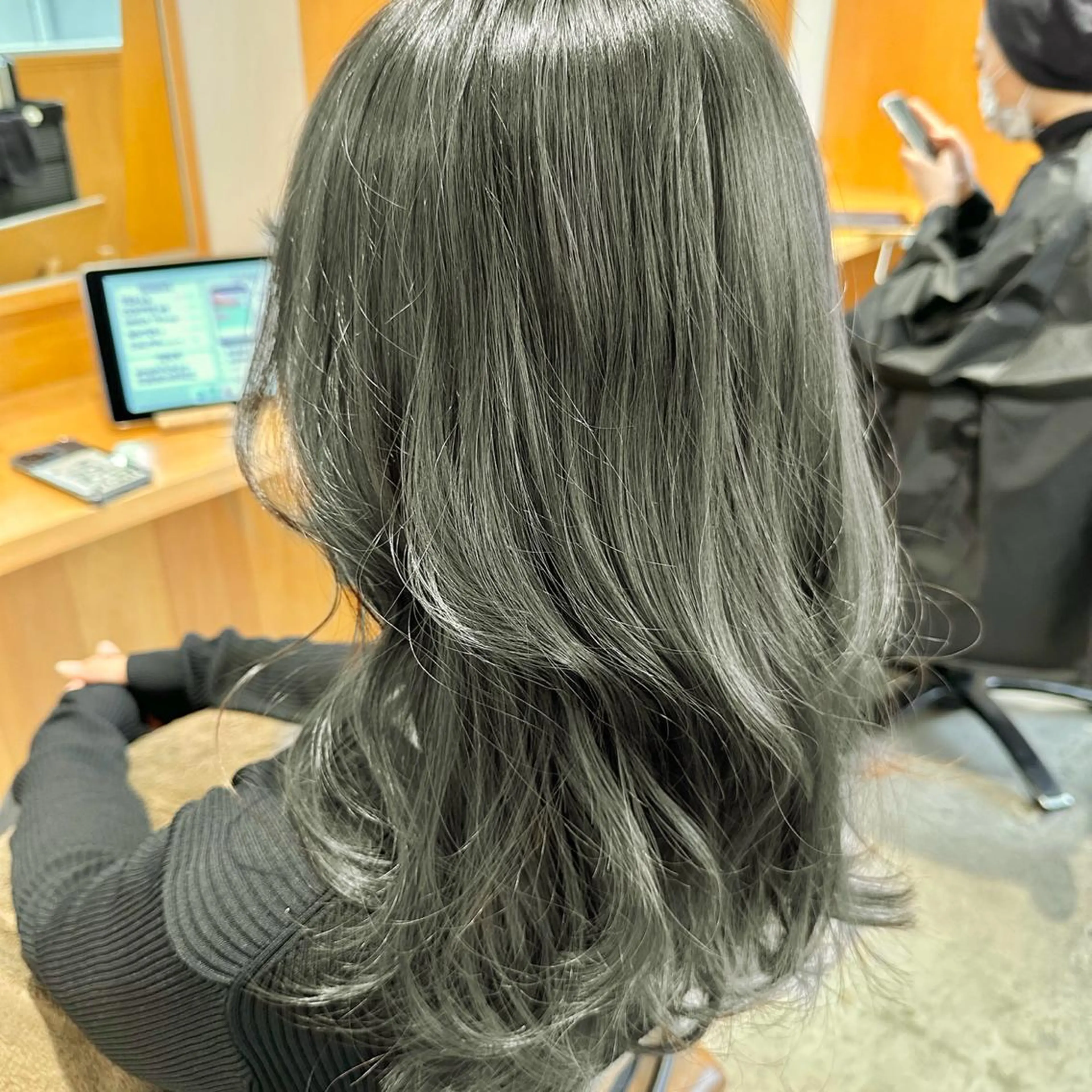 セミロング ヘアカラー 🌈神バズり 100%色🌈のヘアスタイル
