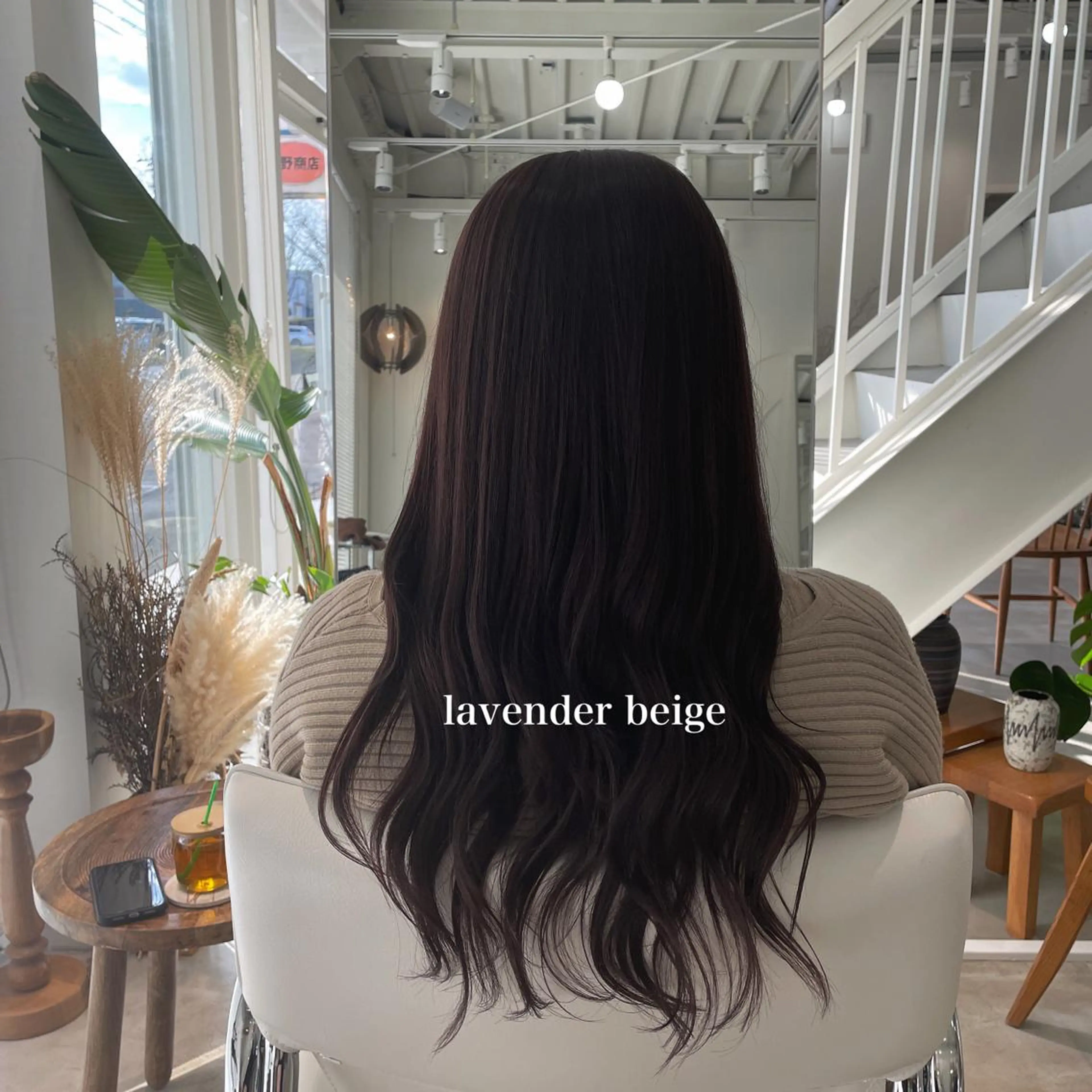 ロング カラー 峯崎 葵のヘアスタイル