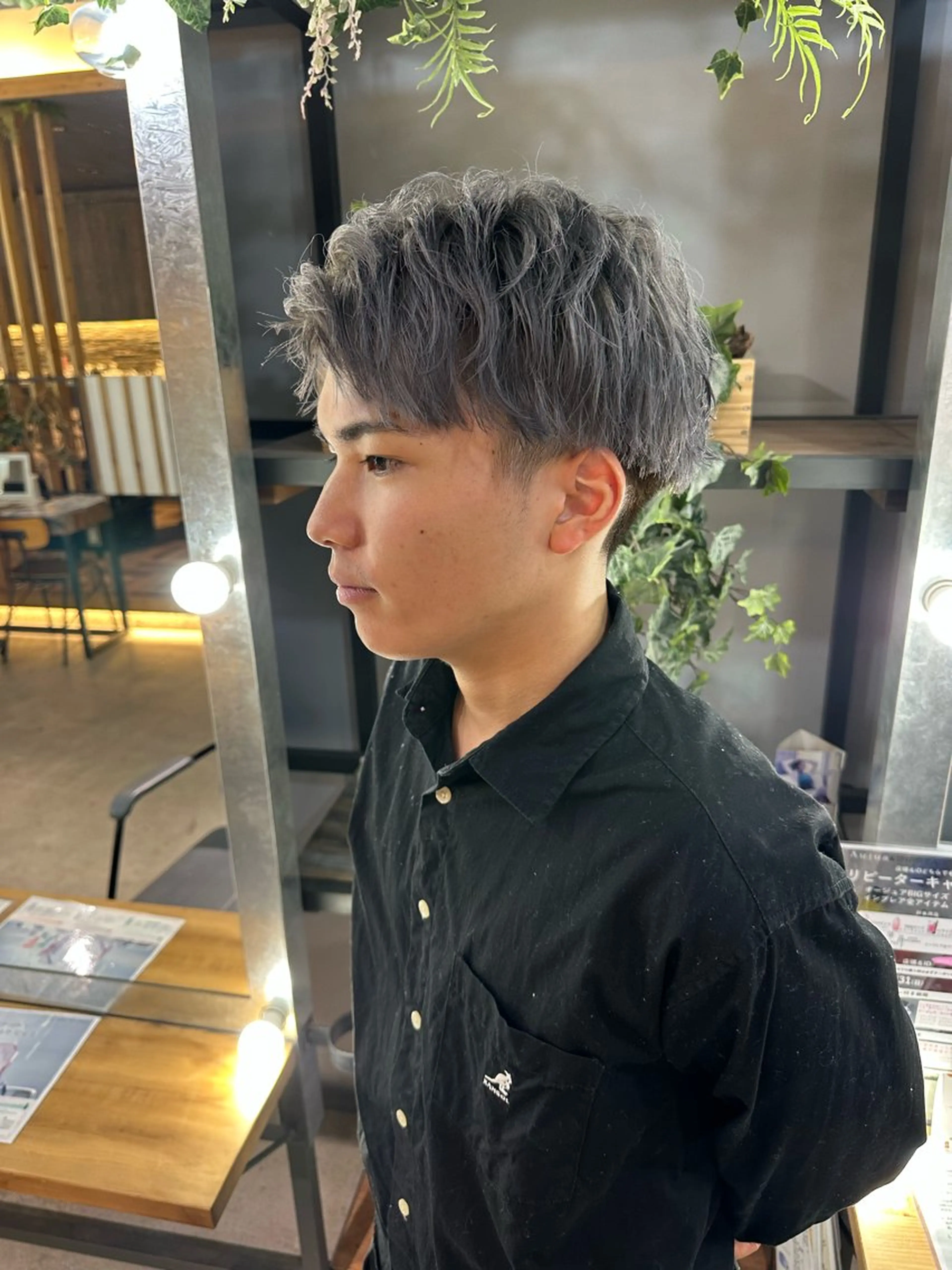 ショート カラー メンズ メンズブリーチ ブリーチ シルバー 顔周りカット 溜 一太のヘアスタイル
