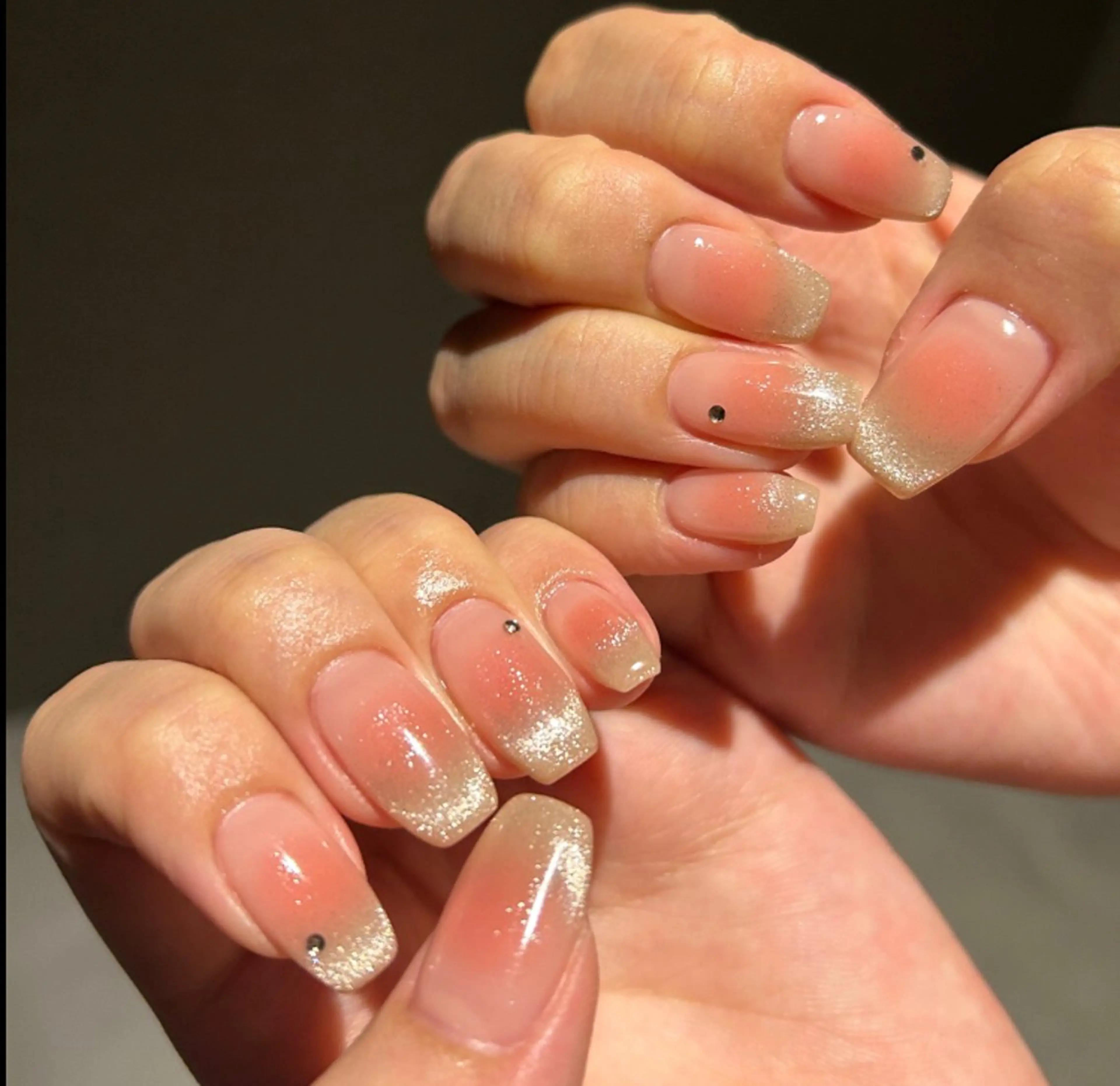 ネイル 長さ出し グラデーション キラキラネイル 韓国ネイル ラメ(グリッター) ハンドネイル ハンドケア Chisa Nail Studio所属・リ リのネイルデザイン