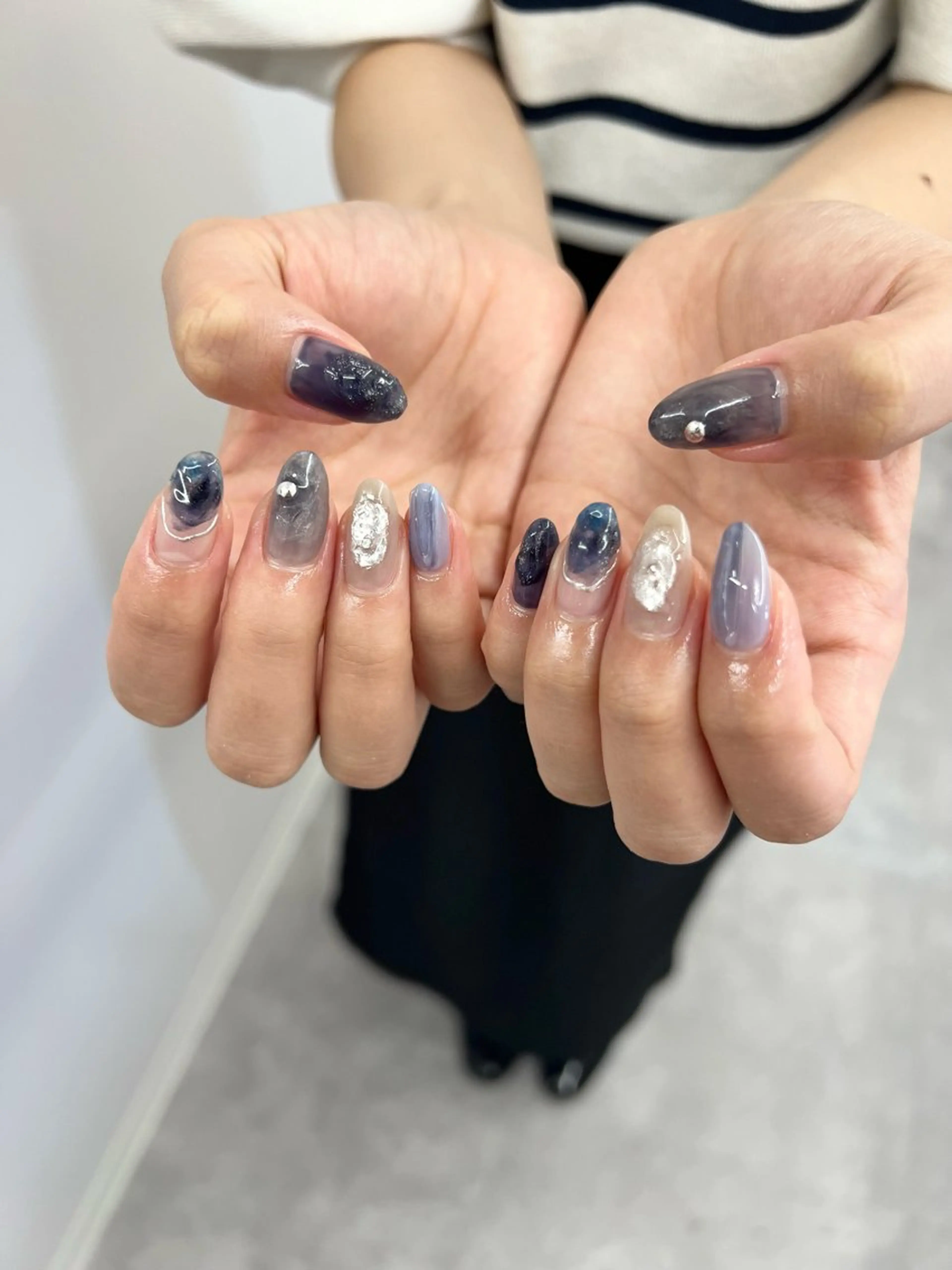 ネイル ブルー ジェルネイル 韓国ネイル マグネットネイル ニュアンスネイル ハンドネイル ハンドケア Bana_ Nailのネイルデザイン