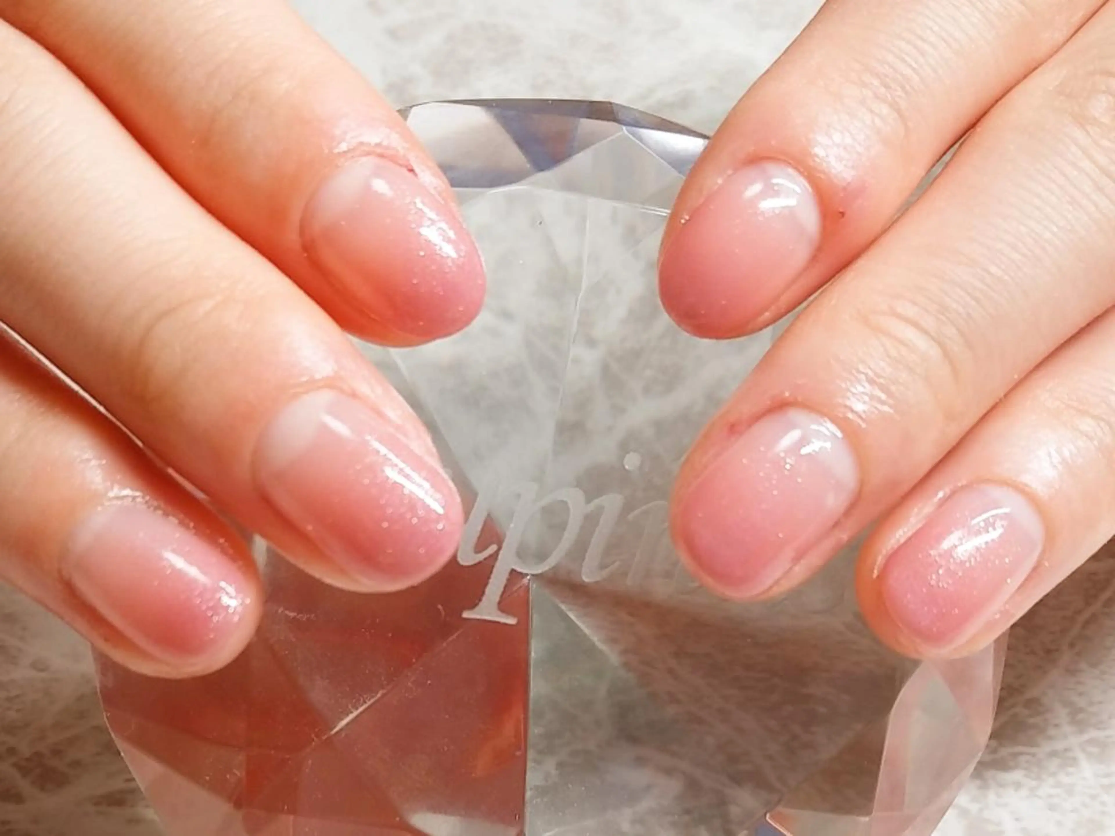 ネイル グラデーション ラメ(グリッター) ピンク ハンドネイル フットネイル Lupinus所属・Lupinus ルピナスのネイルデザイン