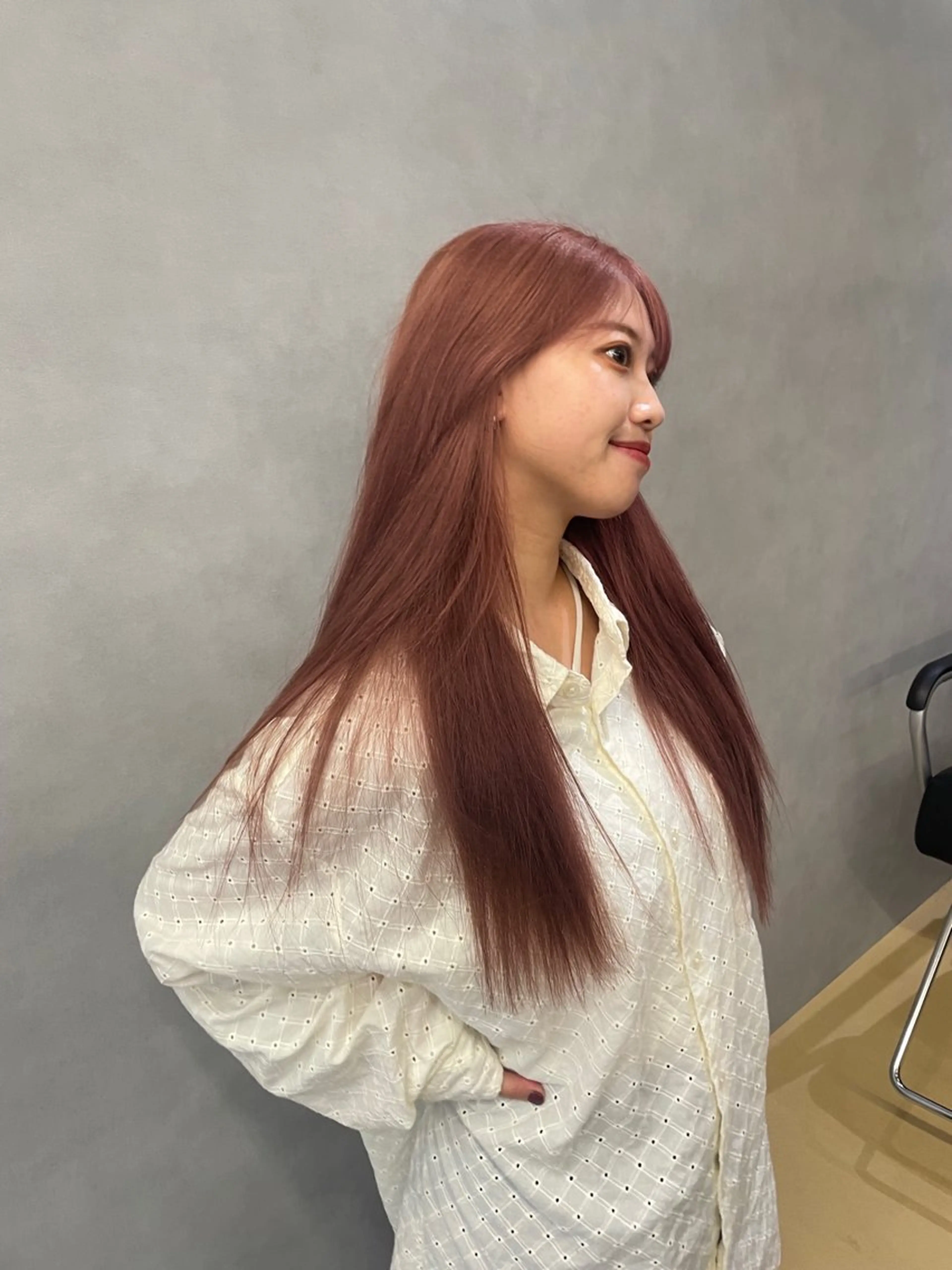 セミロング カラー ベージュカラー ピンクカラー ピンクベージュ yui/ layer cutのヘアスタイル