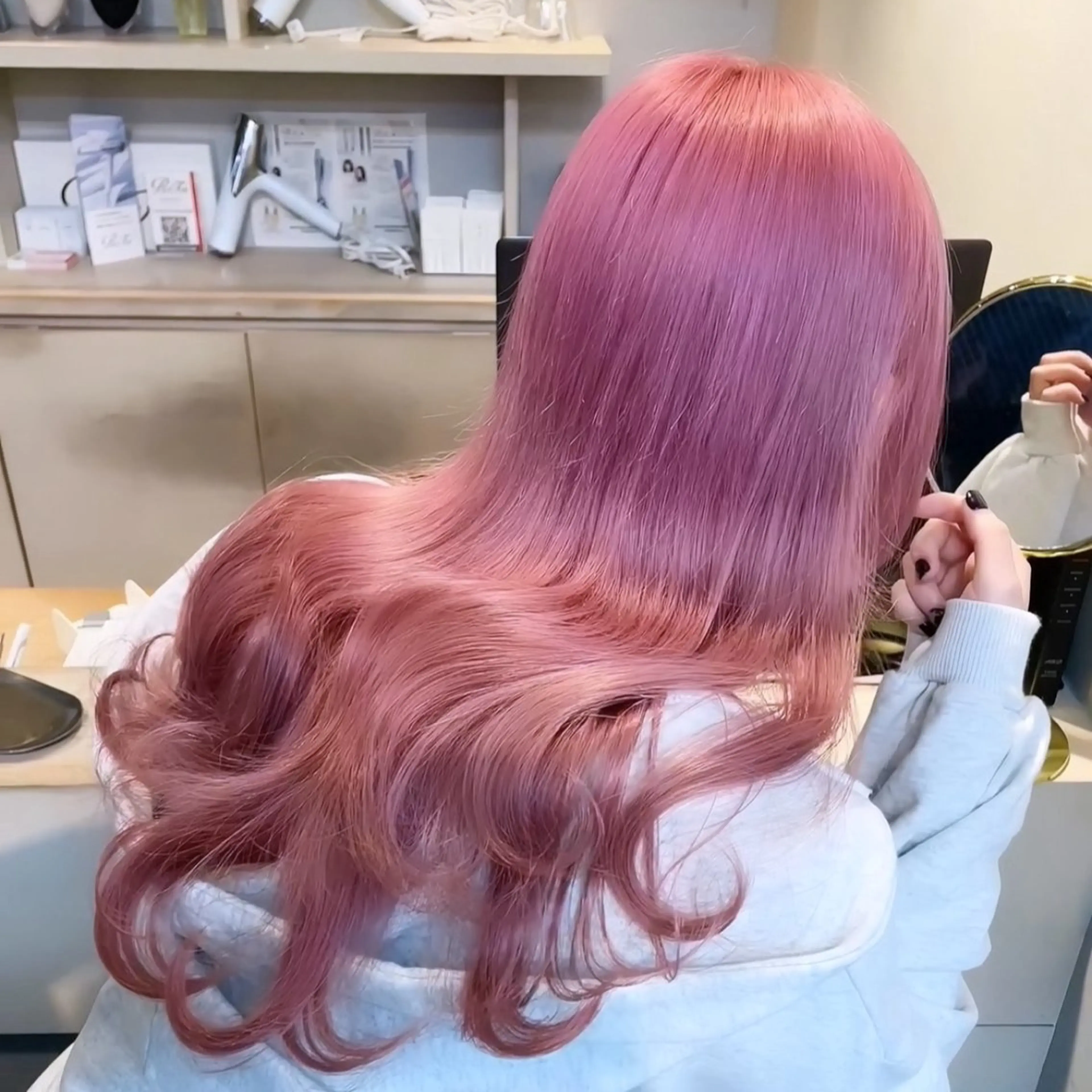 ロング カラー ピンクカラー ホワイトピンク ブリーチなしピンク 赤井龍斗のヘアスタイル