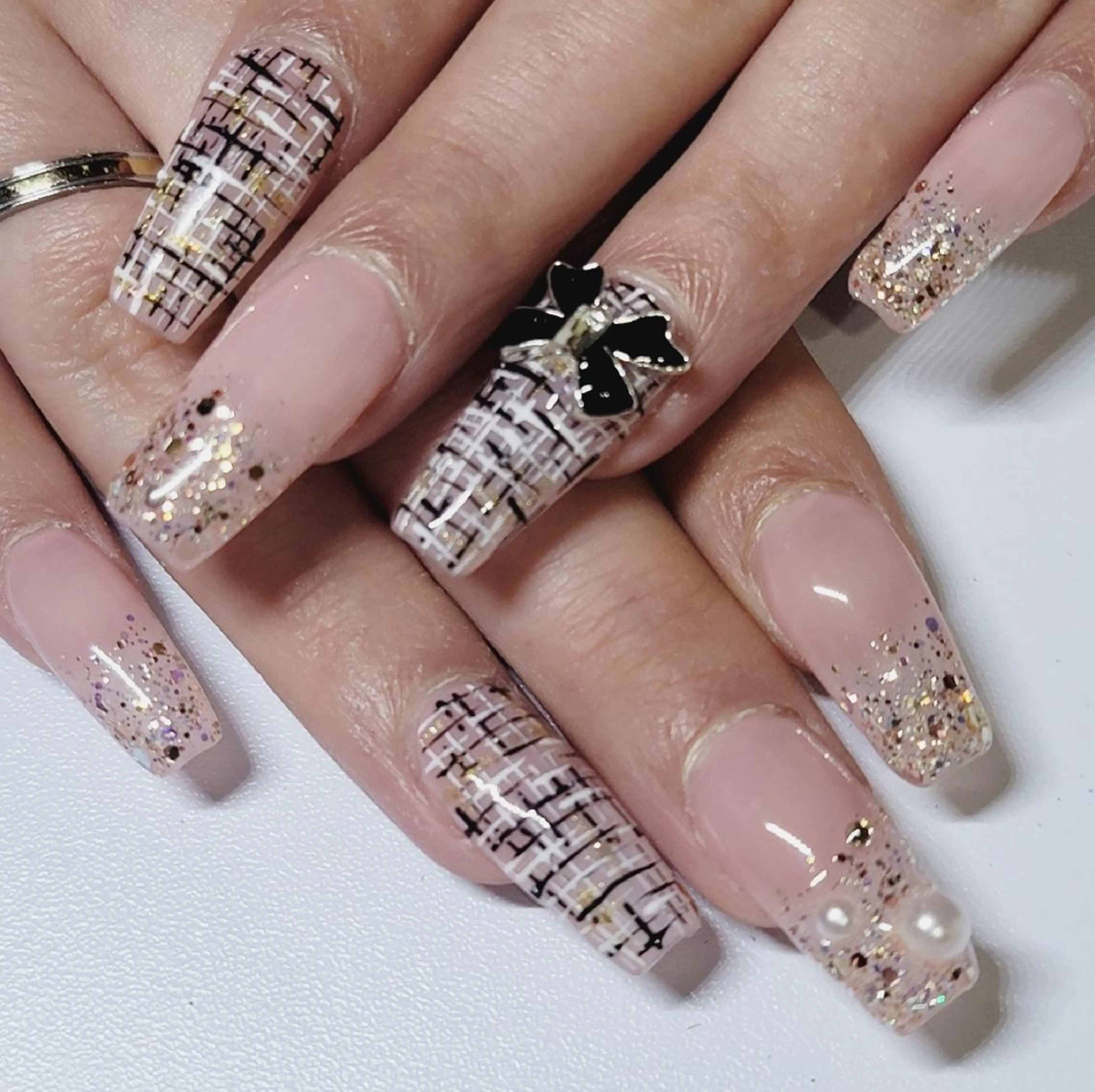 ネイル アートネイル ゴールド グラデーション ラメ(グリッター) ピンク ハンドネイル よしだ ひろきのネイルデザイン