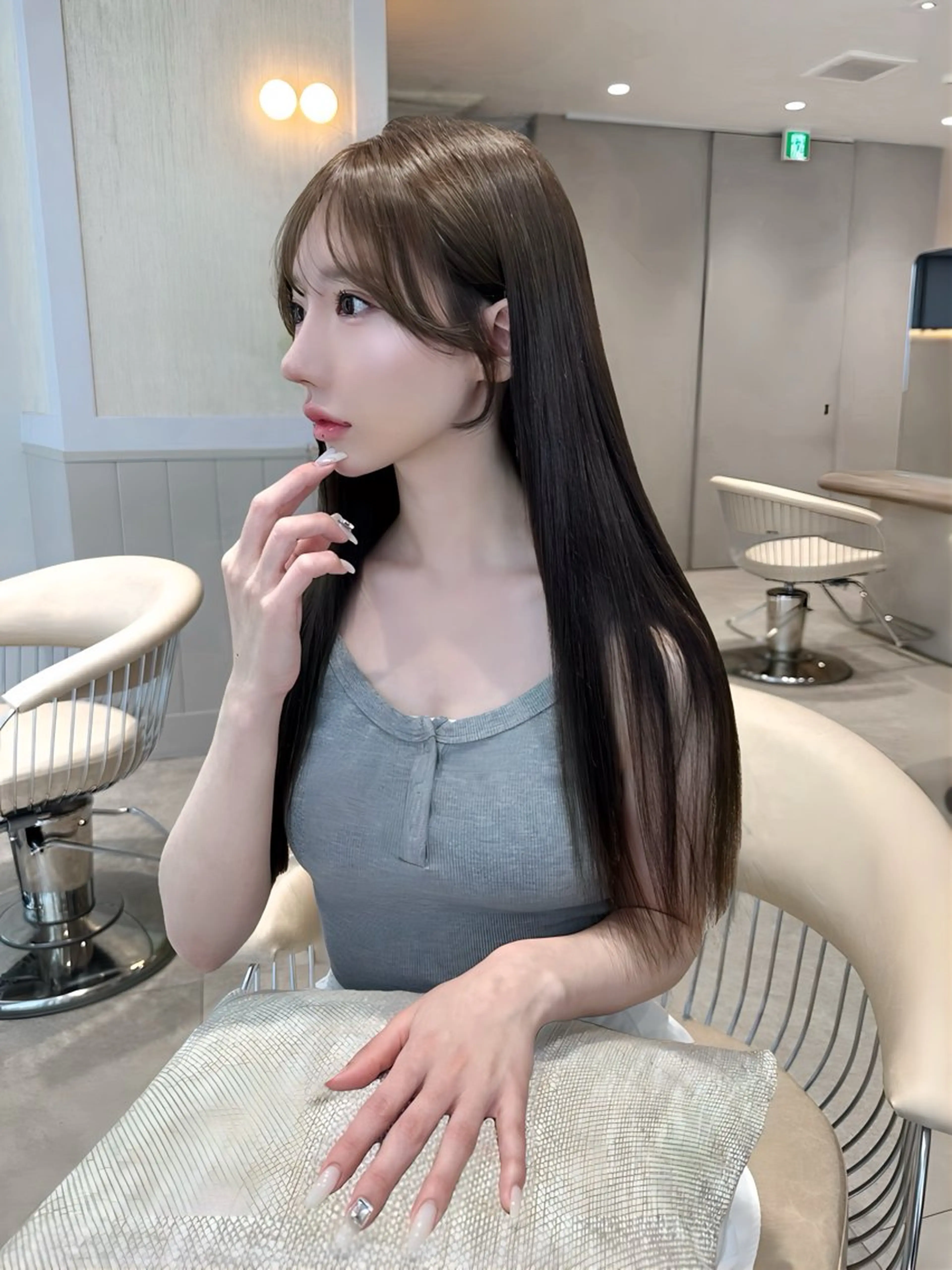ロング ♡Yoshino♡ 艶グレージュカラーのヘアスタイル
