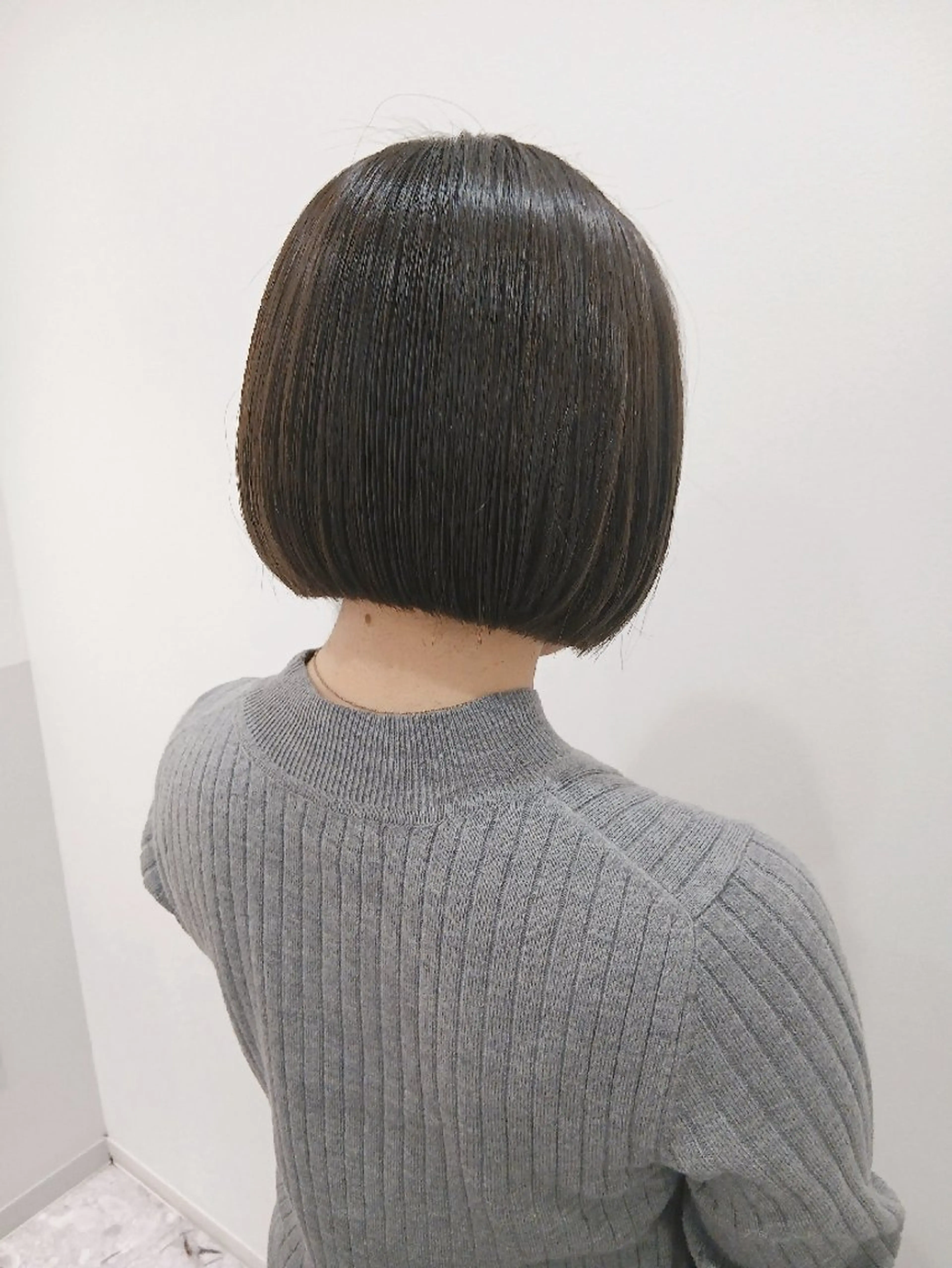 ショート カラー 齋藤 愛美のヘアスタイル