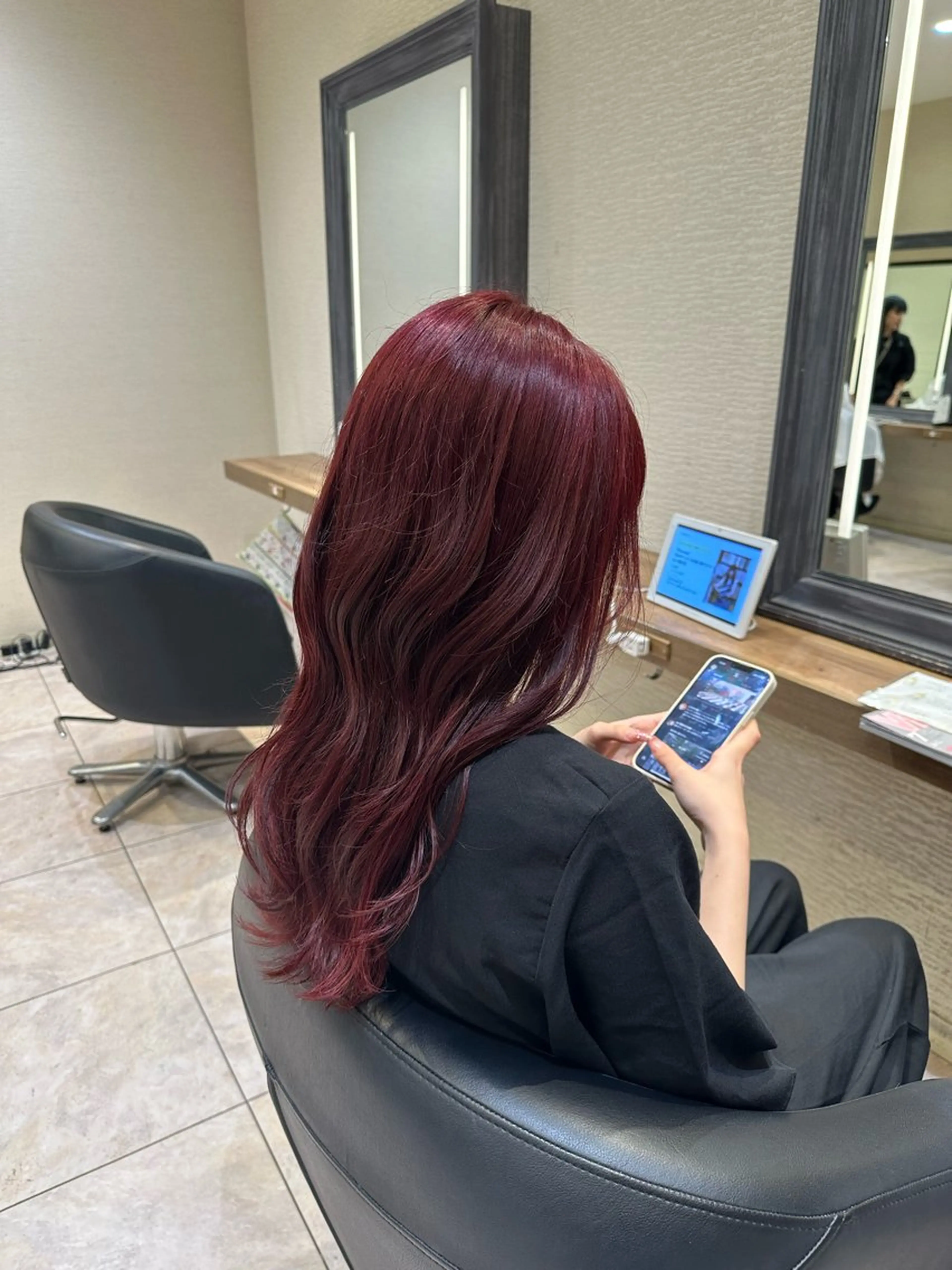 カラー ヘアカラー 透け感×ハイトーン| パーマ カホ🪩🤍のヘアスタイル