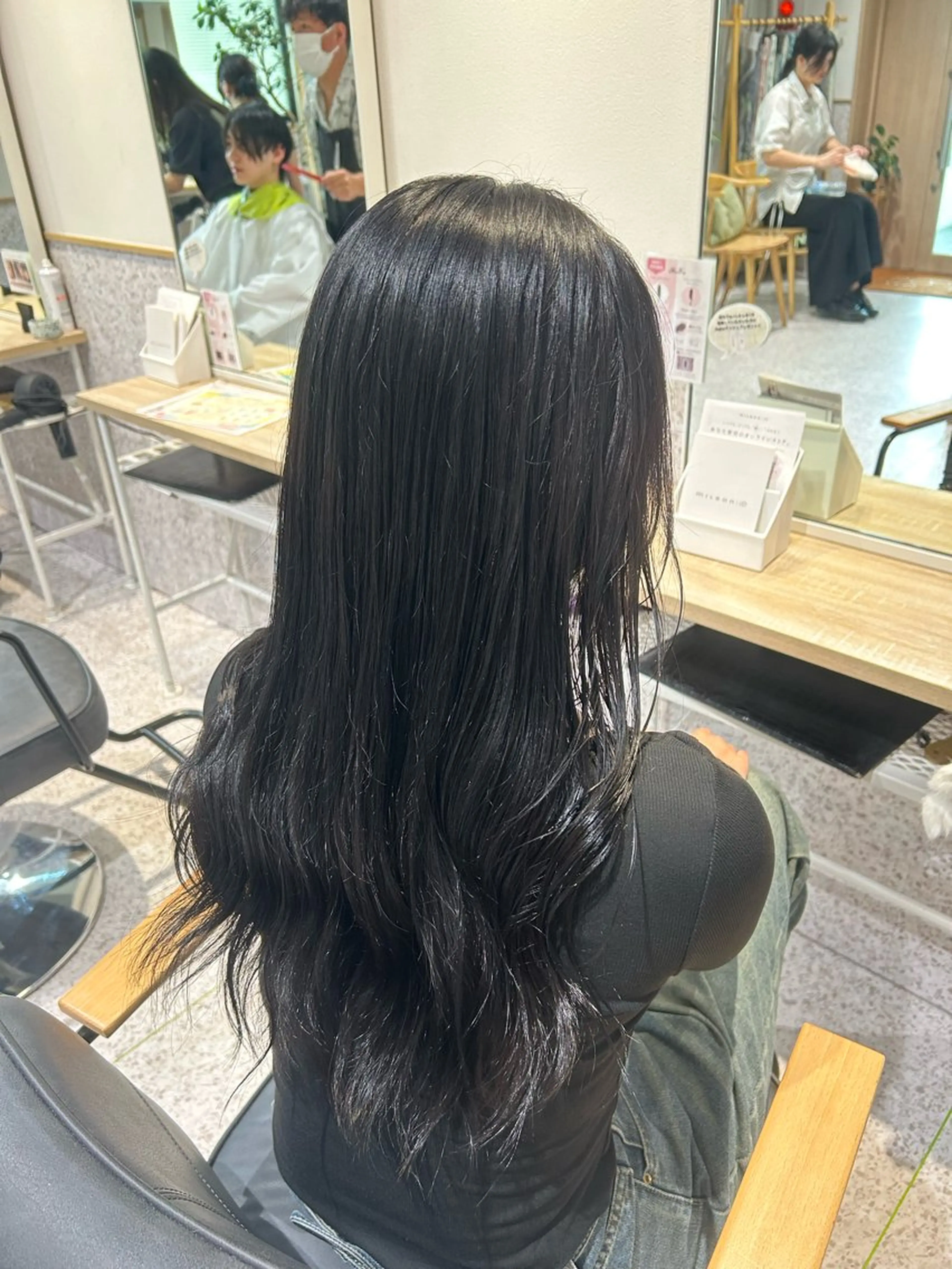 カラー ダブルカラー イヤリングカラー ハイトーンカラー インナーカラー 髪質改善 ヘアカラー ♡ハイトーン★ ネイル/しの♡のヘアスタイル
