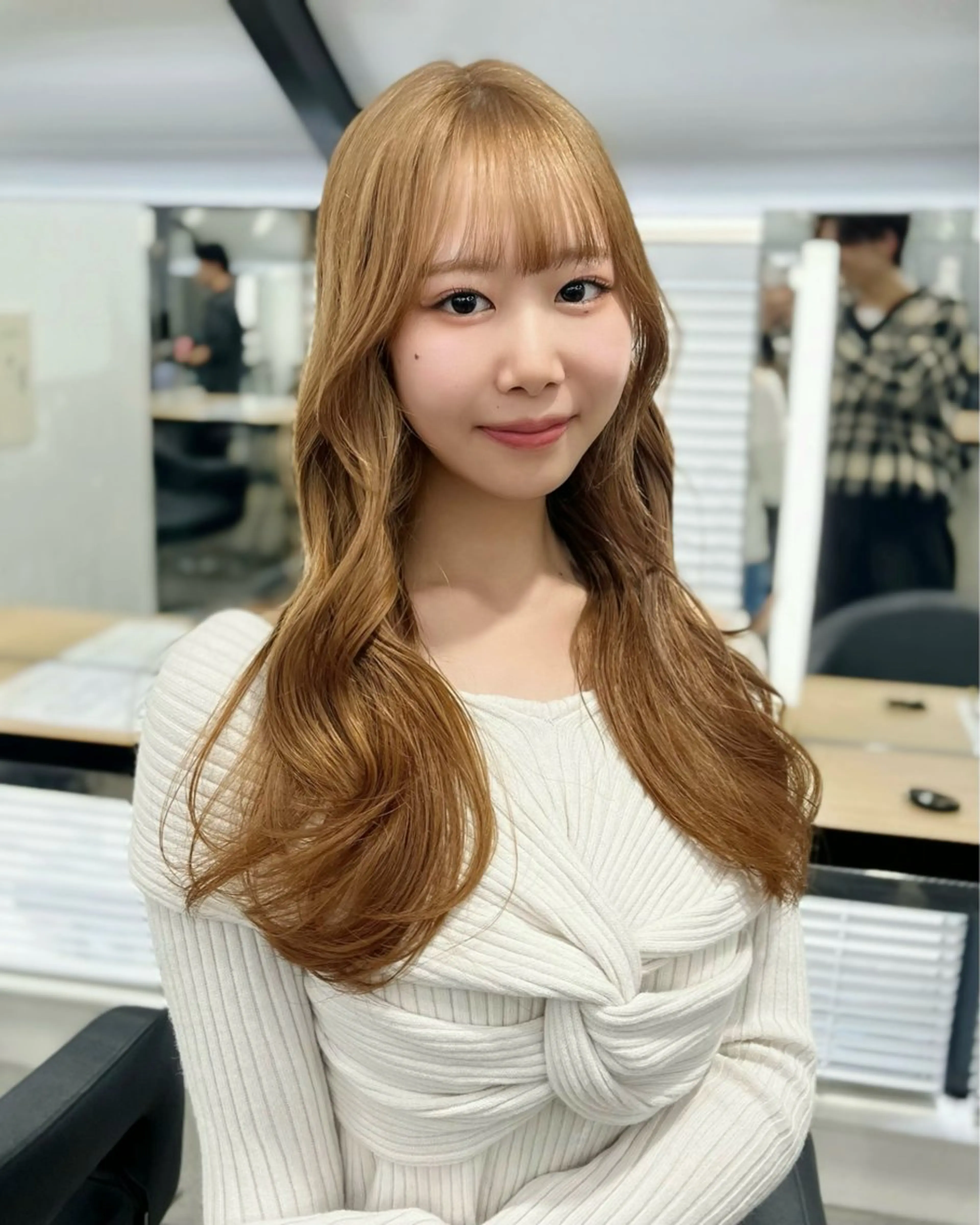 ロング カラー ナチュラルなショート パーマ/前原汐🎐のヘアスタイル