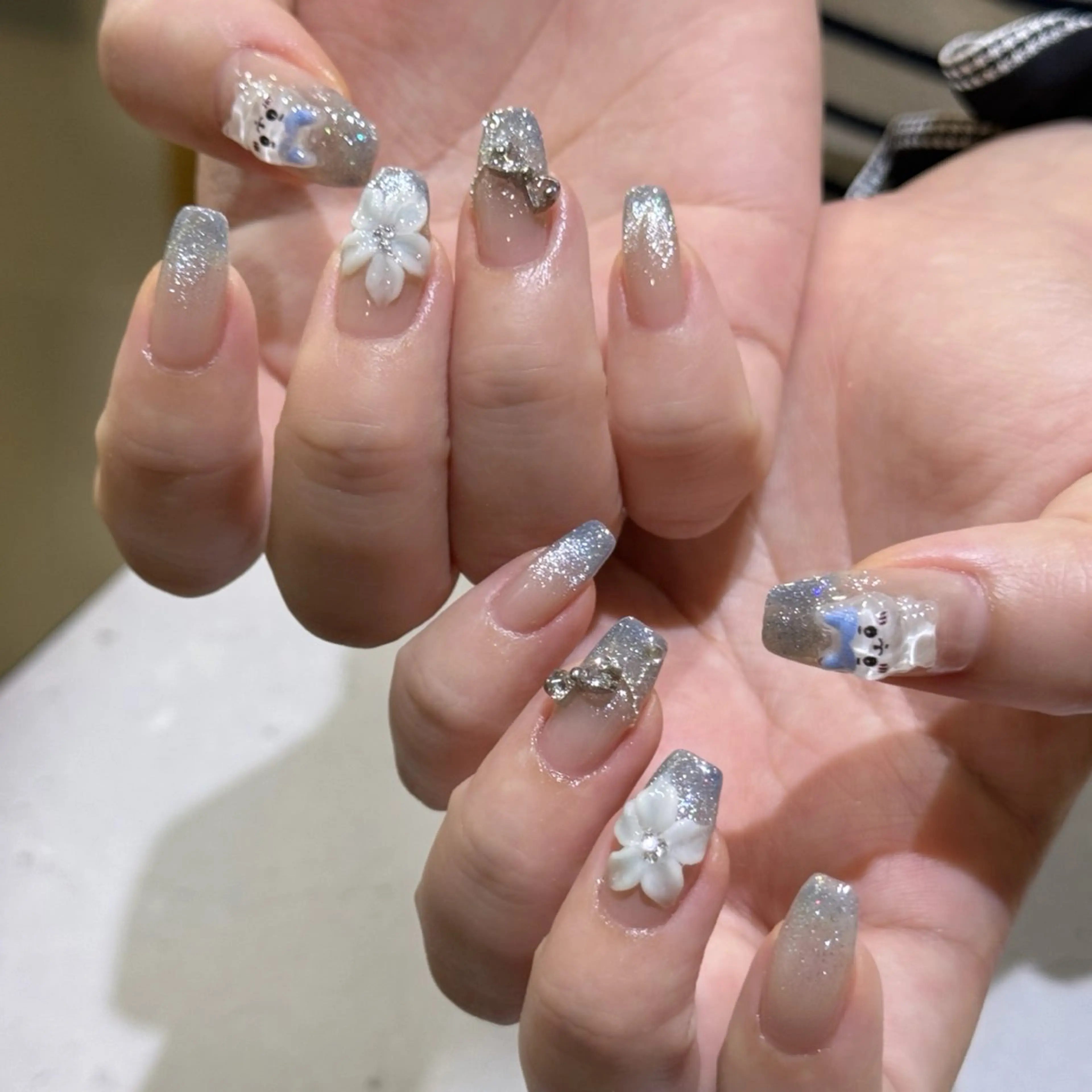 ネイル アートネイル ブルー フレンチネイル キラキラネイル 韓国ネイル ハンドネイル ちりんネイル所属・chirin nailのネイルデザイン