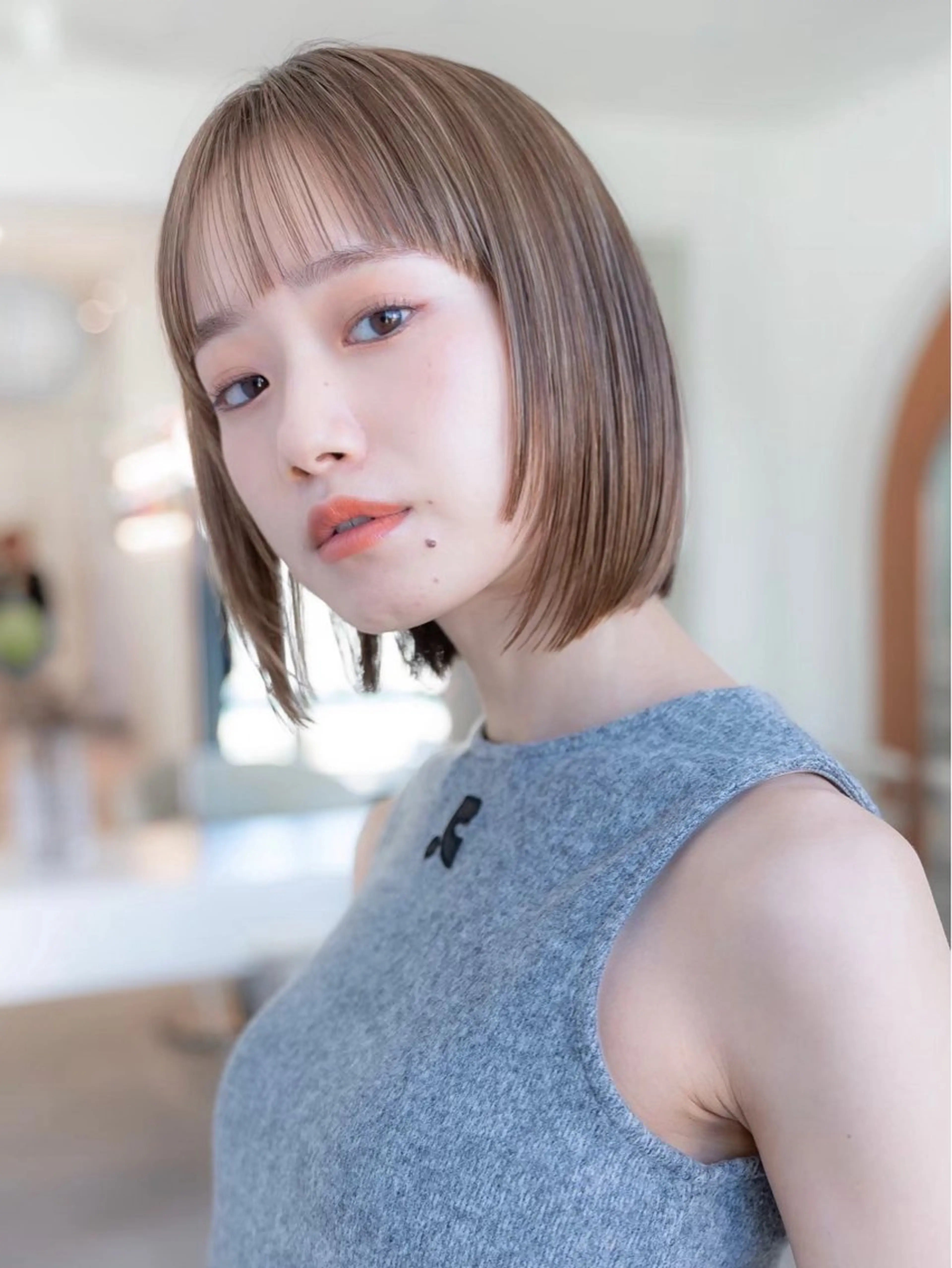 ミディアム カラー 切りっぱなしボブ ベージュカラー グレージュ ラベンダーカラー ミルクティーベージュ カット ヘアカラー トリートメント ボブ/髪質改善/ レイヤーボブ/楓のヘアスタイル