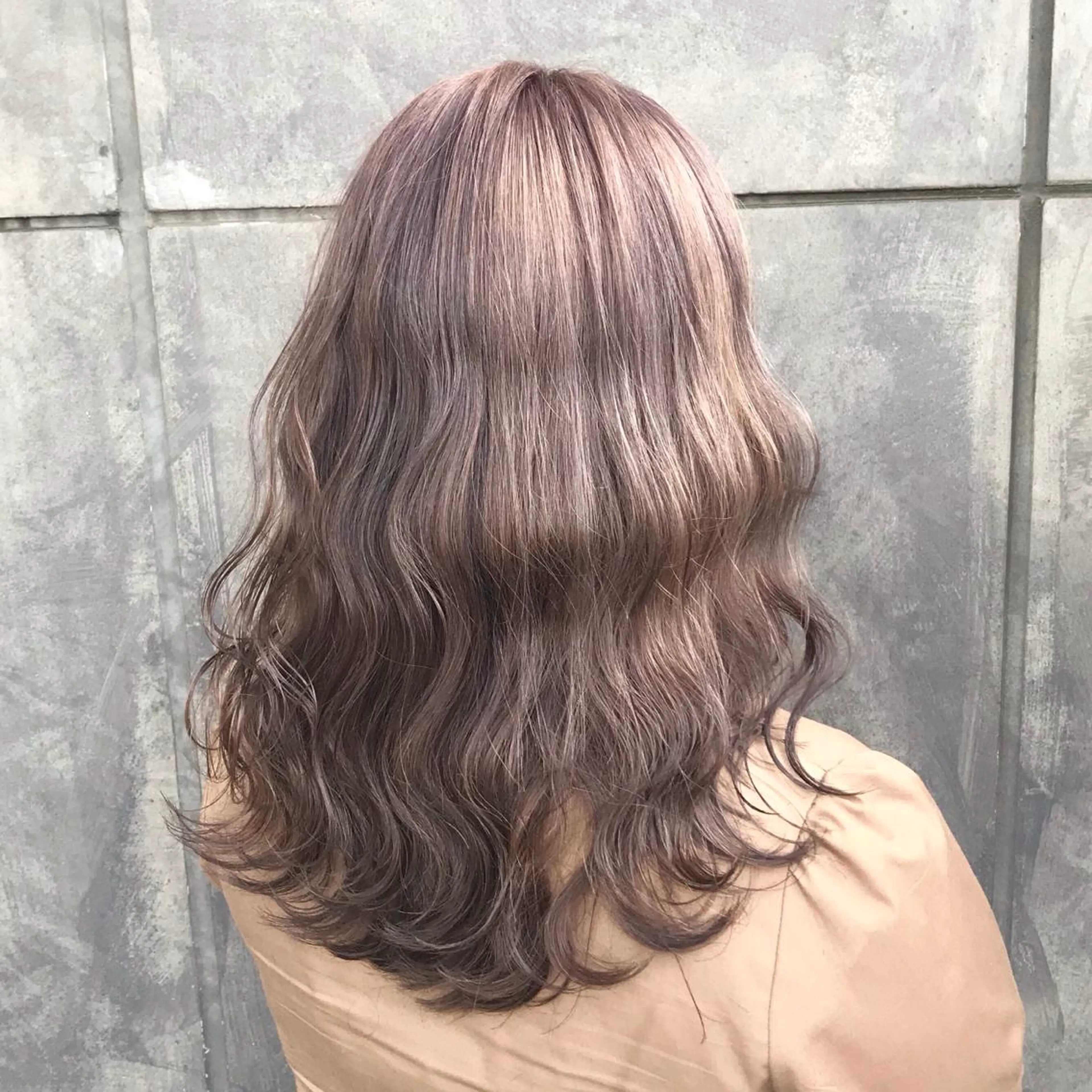 ロング カラー ブリーチ グレージュ ラベンダーカラー ヨシンモリ ムルギョル巻き サロウィン所属・K-POP好き美容師 🇰🇷Kai.Yのヘアスタイル