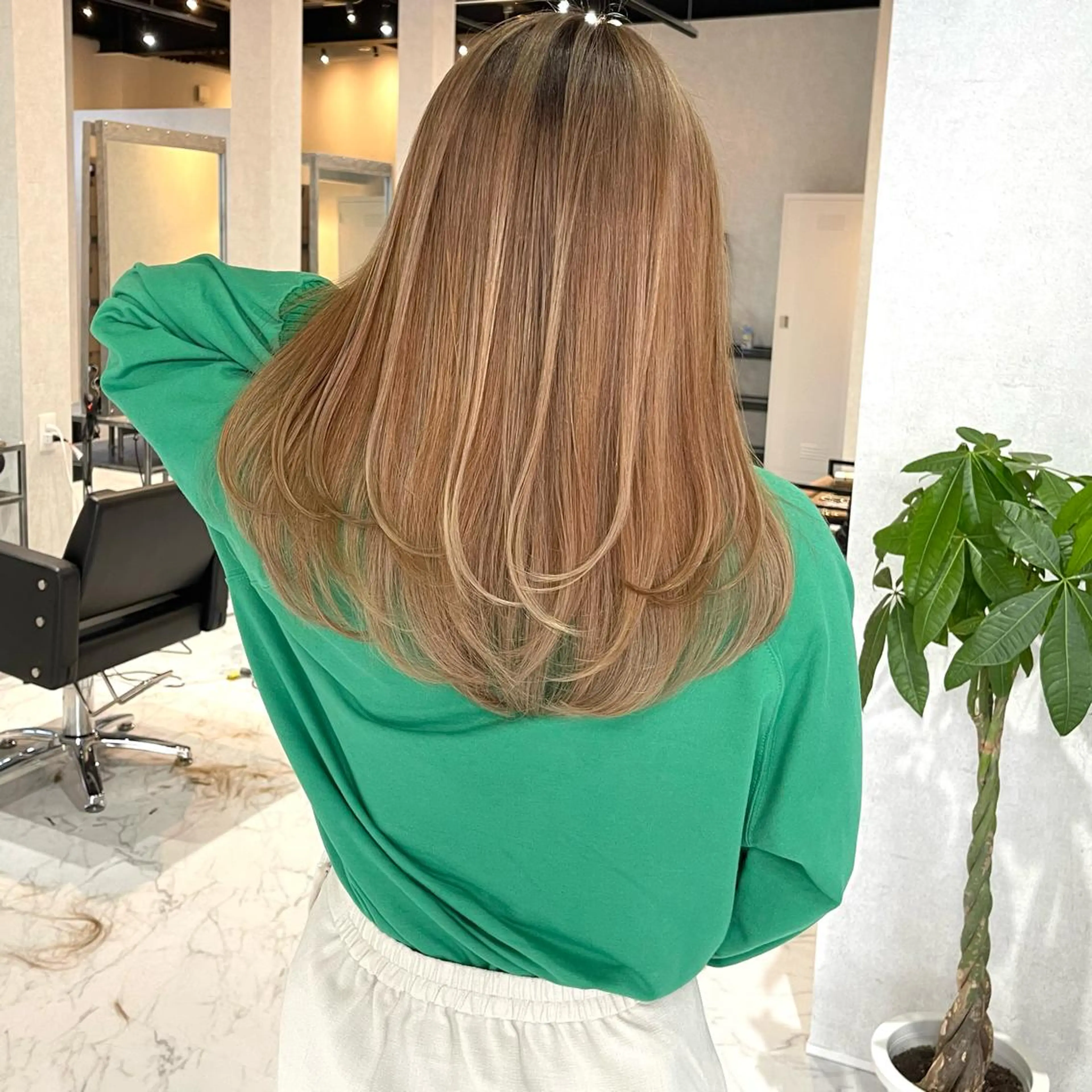 ミディアム カラー ヘアアレンジ バレイヤージュ デザインカラー ハイライトカラー 外国人風カラー ハイライト アンドウ ユウ/ レイヤーカット/韓国のヘアスタイル