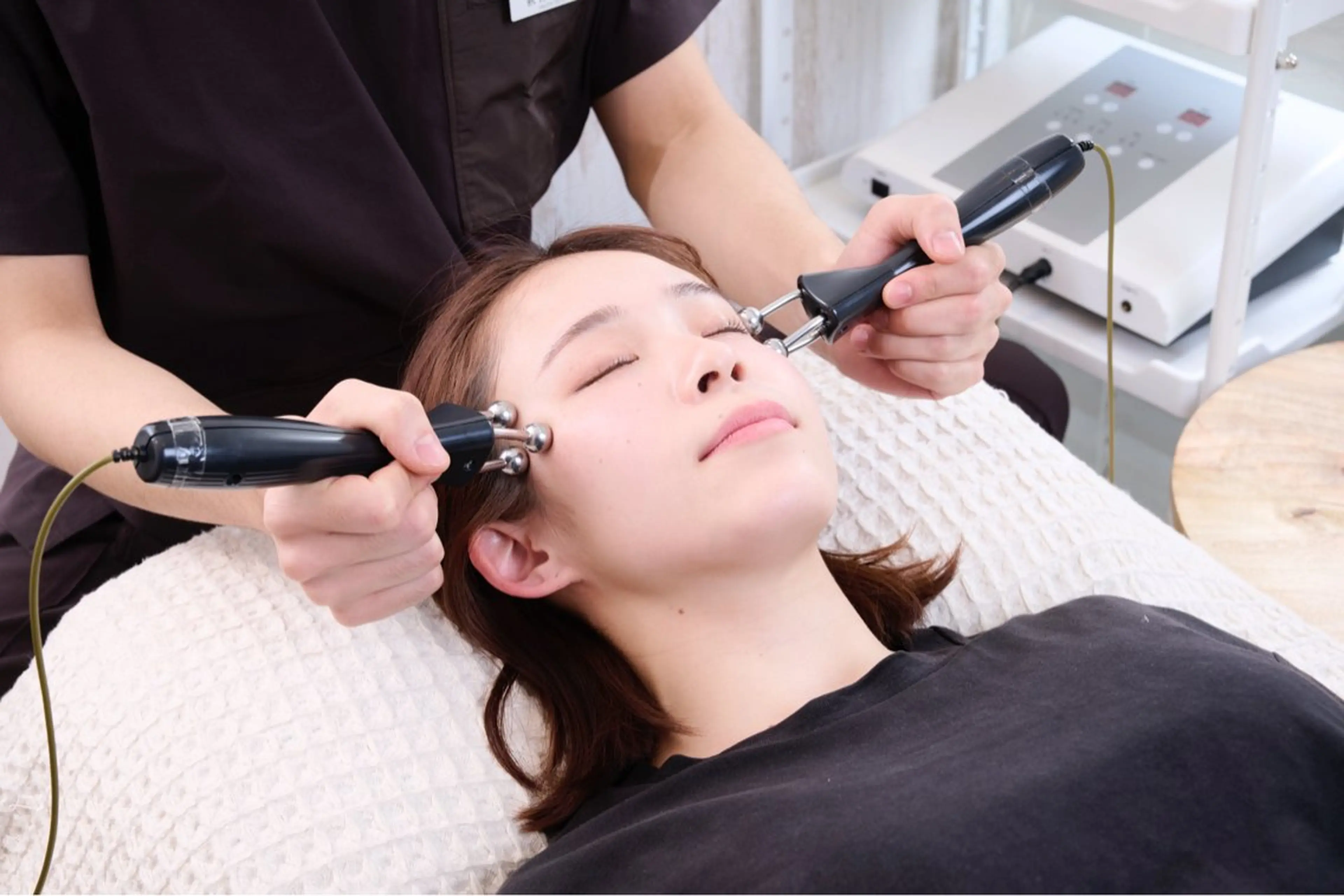 【リフトアップ小顔EMS & フェイシャルオイル/50分】今すぐ小顔にしたい方へ♪の写真