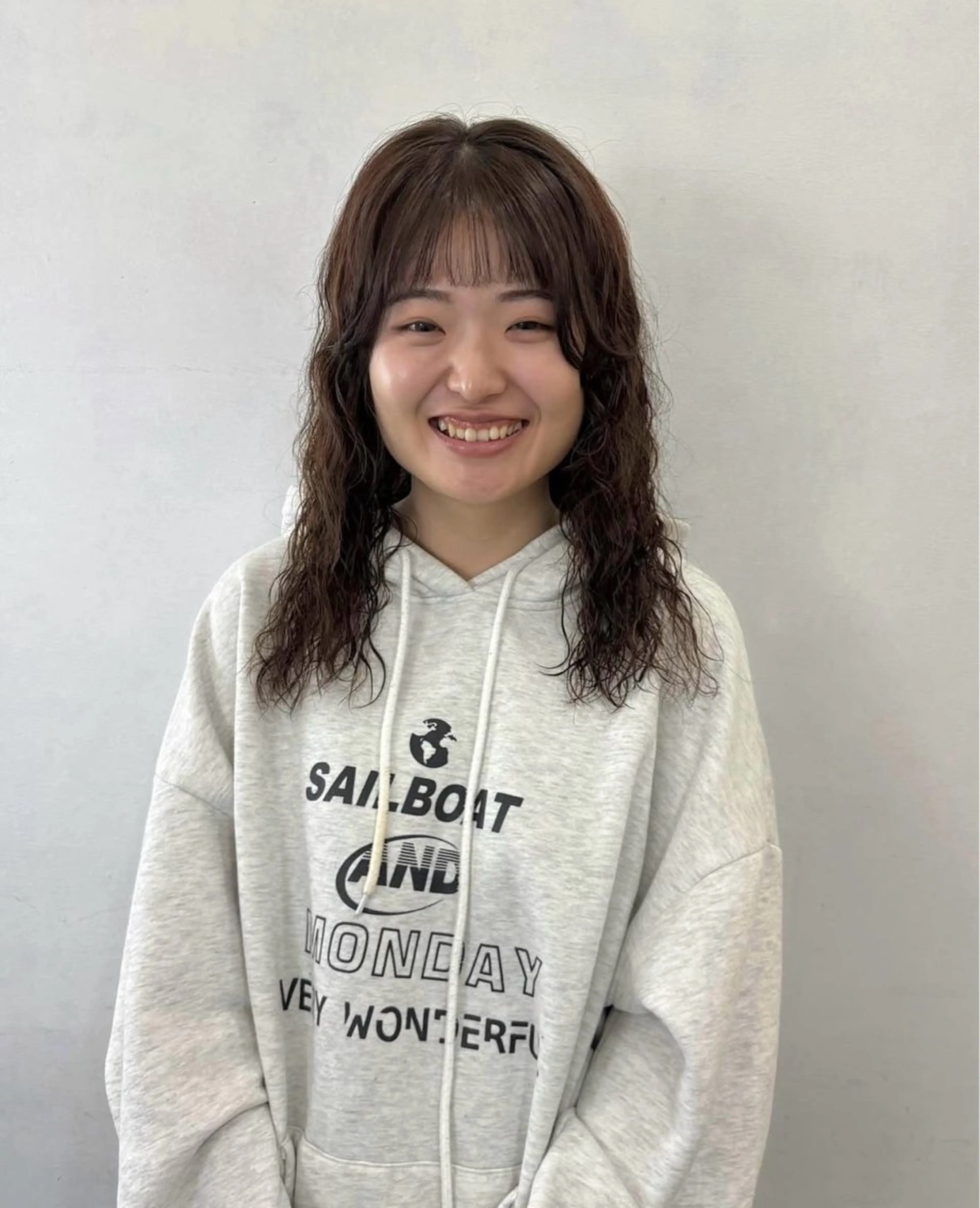 セミロング 栗崎 菜弥のヘアスタイル