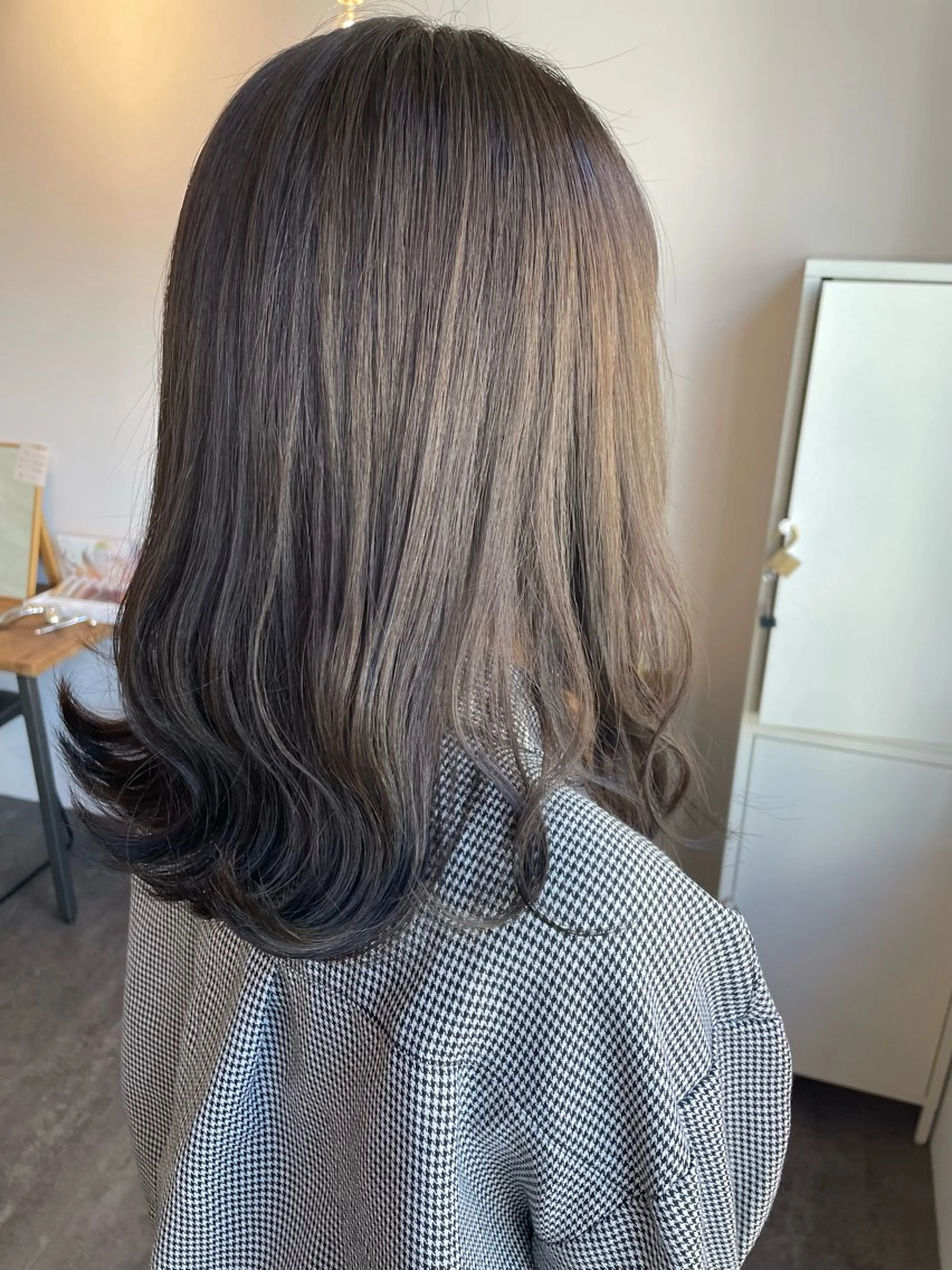 セミロング カラー ブリーチ ブラウンカラー オリーブブラウン 宮原 愛果のヘアスタイル