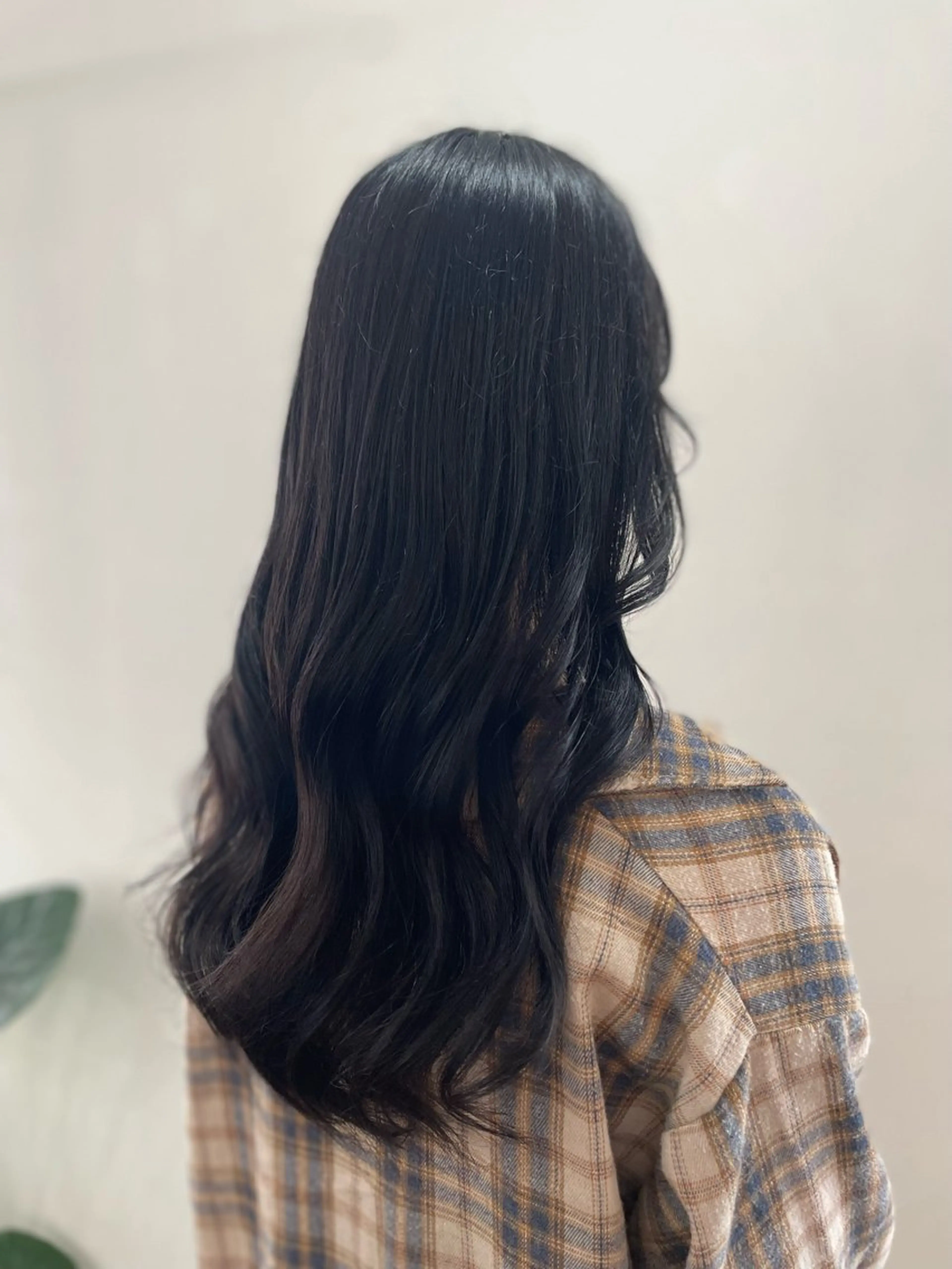 ロング カラー 黒髪 ブリーチ ケアブリーチ イヤリングカラー インナーカラー mopa所属・mopa_kaede フェミニン／艶髪のヘアスタイル