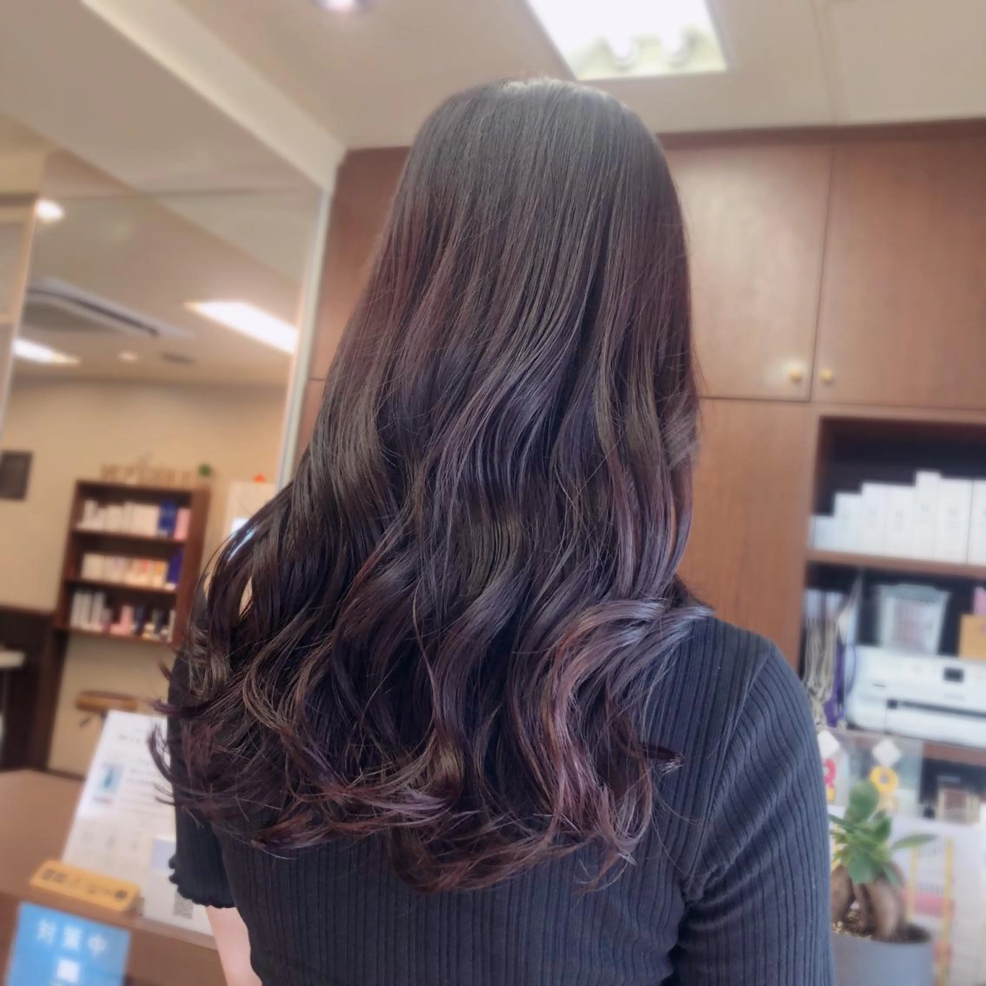 セミロング カラー カット ヘアカラー トリートメント 山崎 絵莉香のヘアスタイル