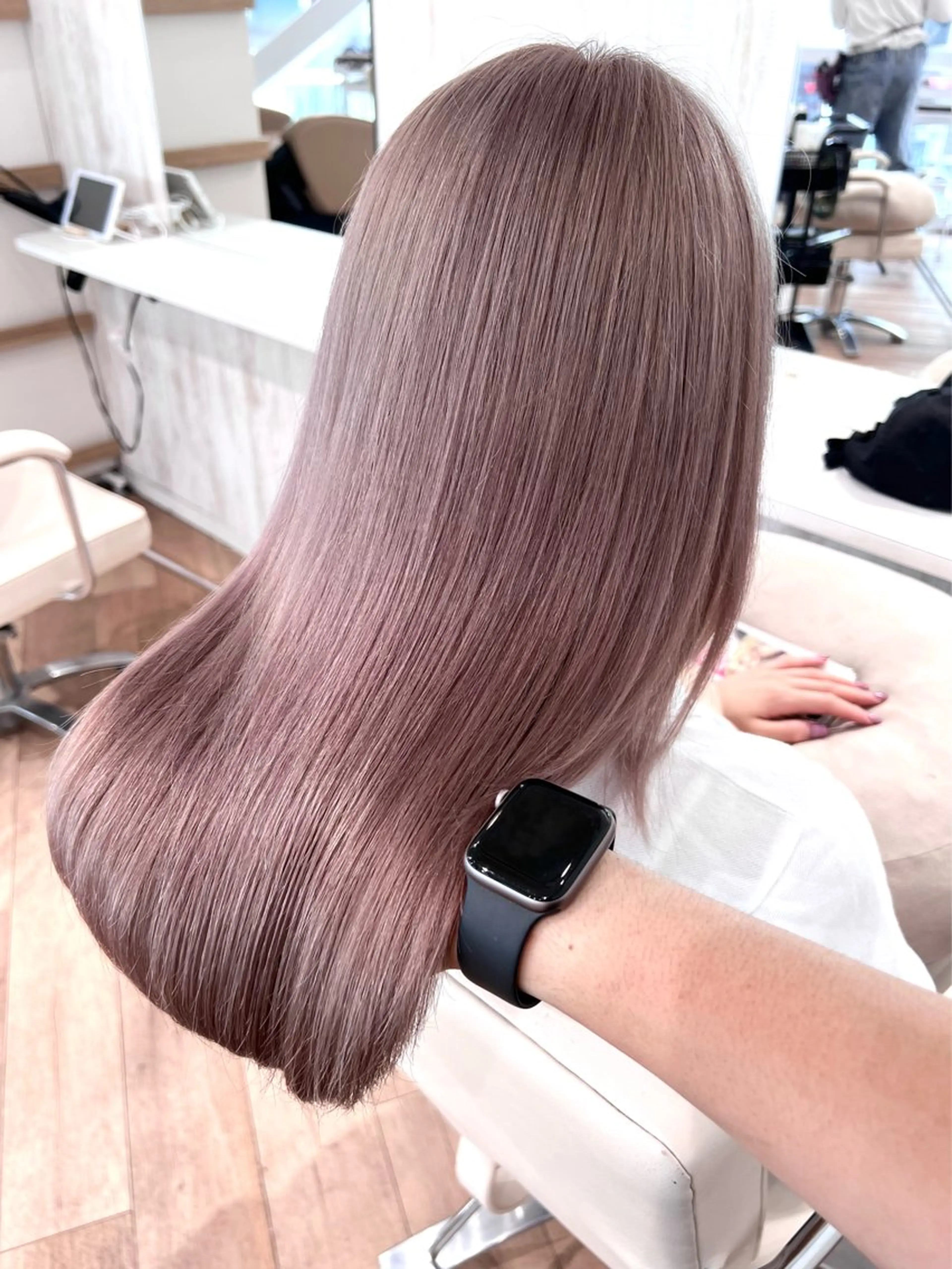 セミロング 💛NOZOMI💛 ハイトーンカラーのヘアスタイル
