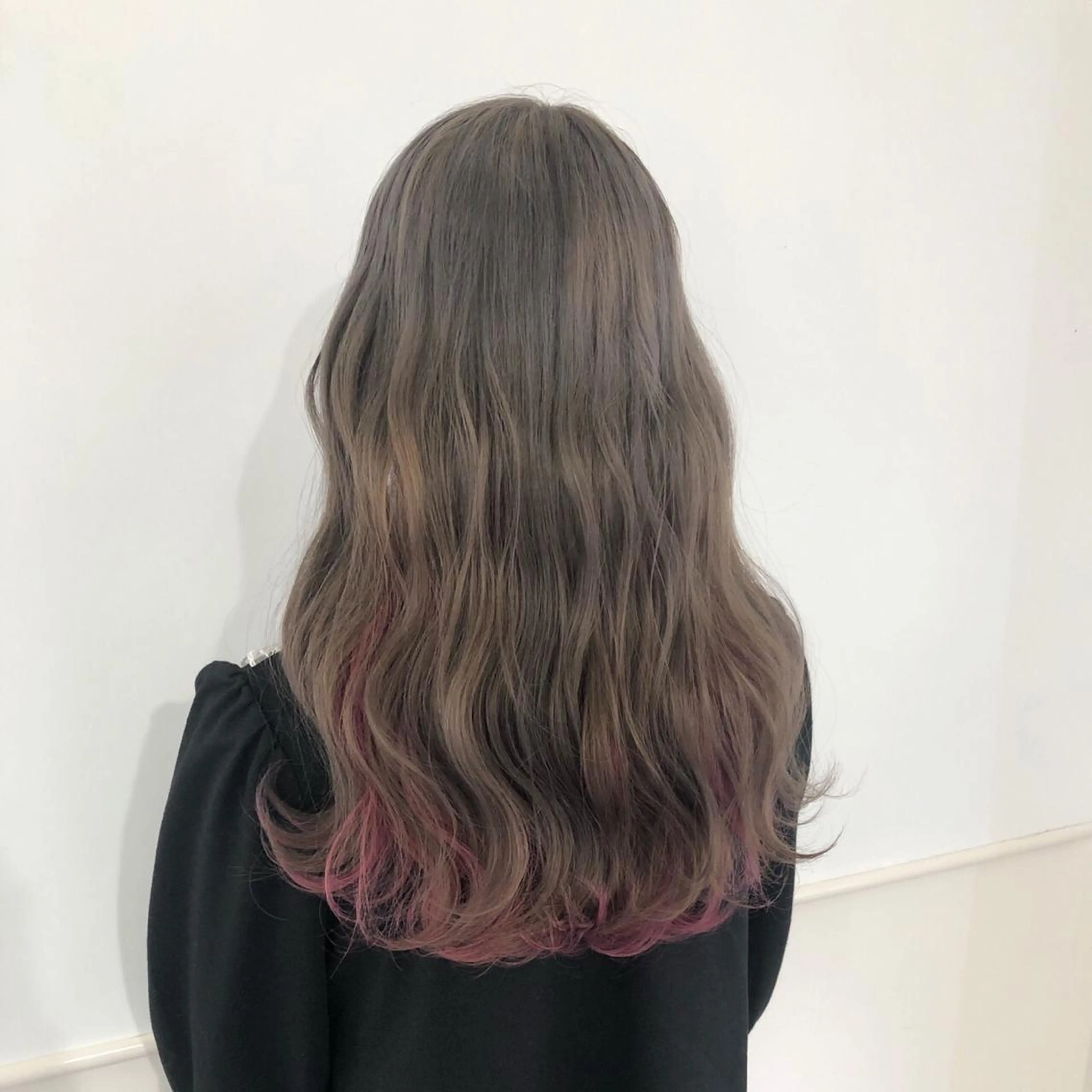 ロング カラー インナーカラー カット ヘアカラー トリートメント GO TODAY SHAiRE SALON岡山所属・Sana/ 耳ツボ/インナーのヘアスタイル