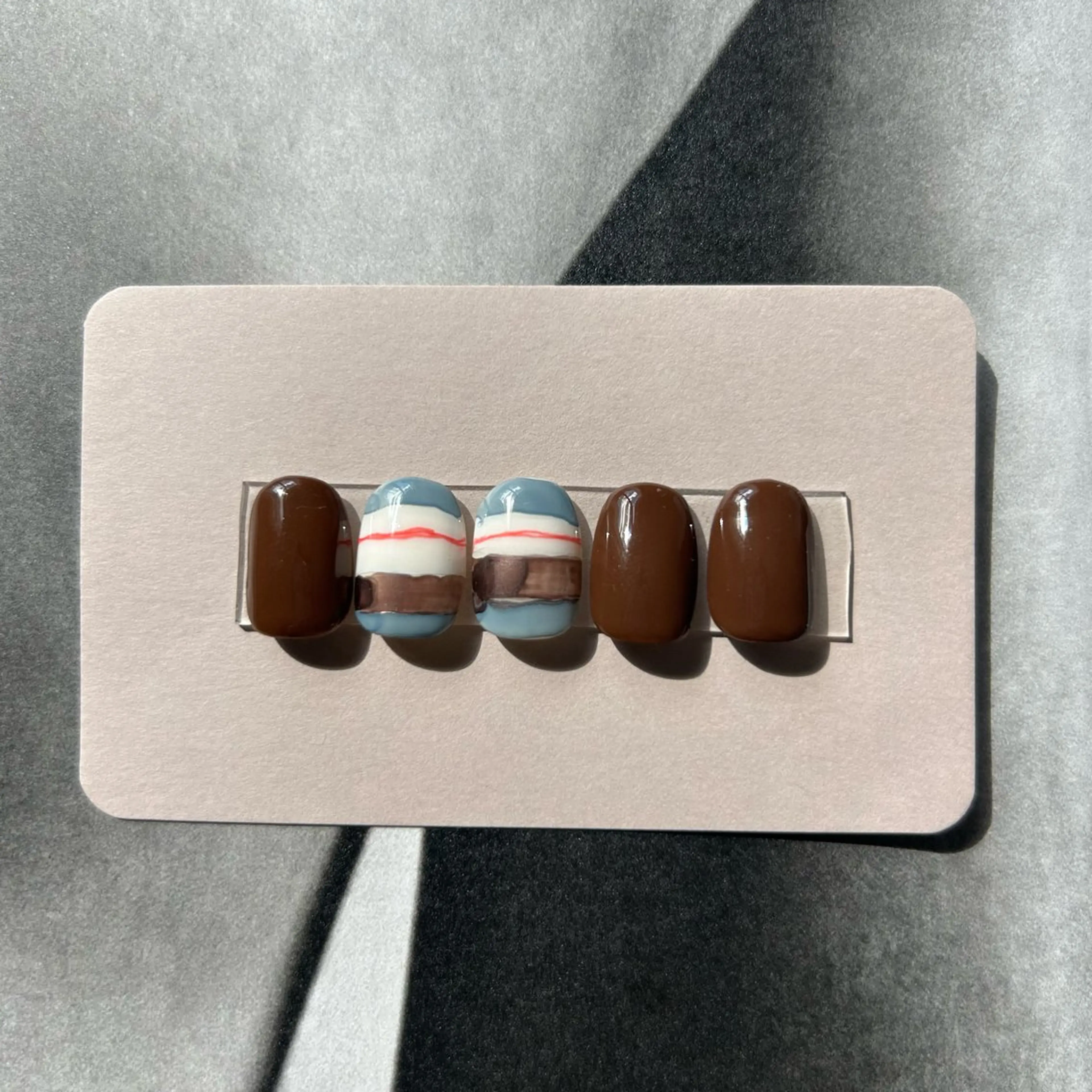 ネイル シンプルネイル née高橋 梨菜のネイルデザイン