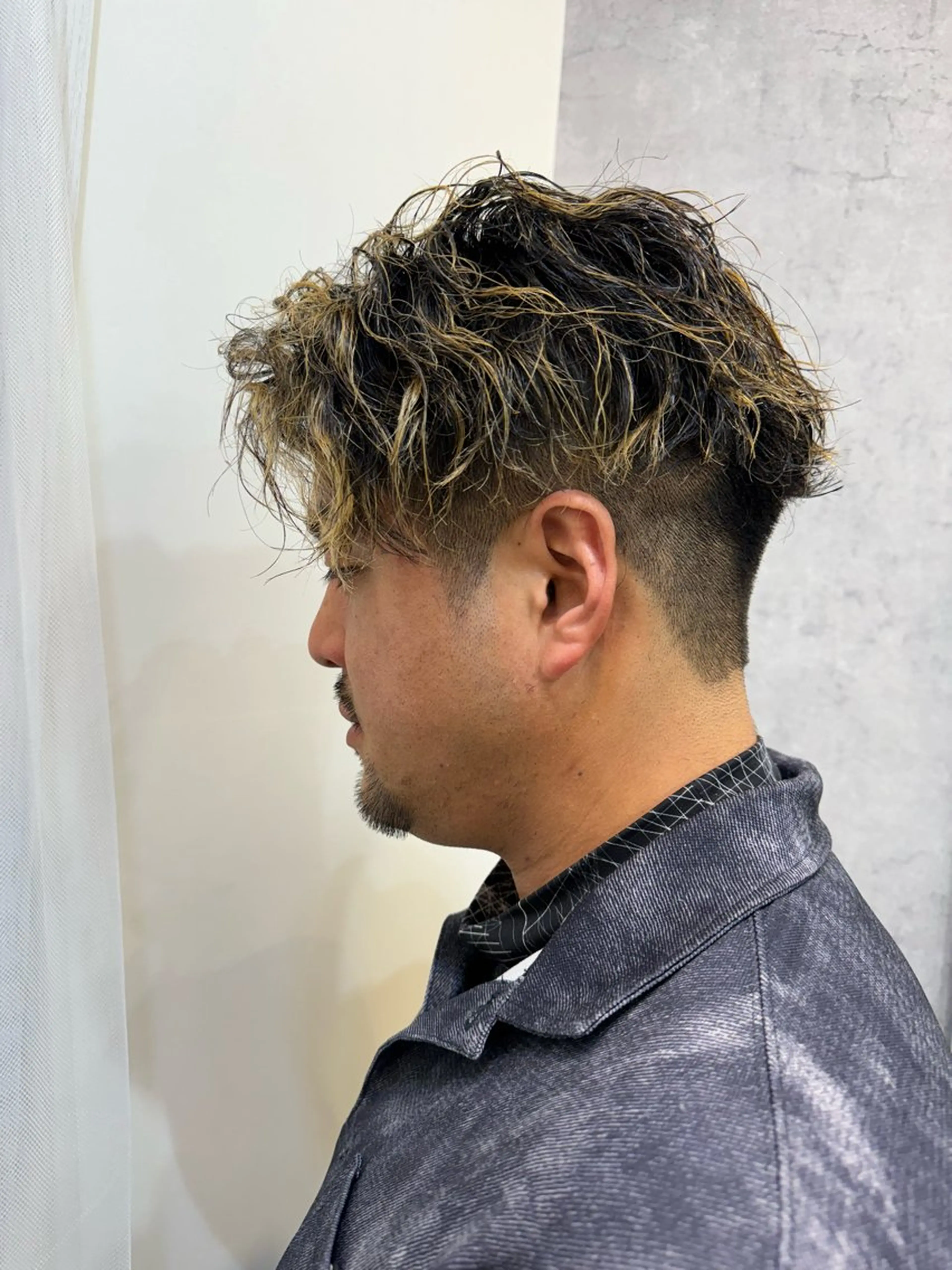 ミディアム カラー メンズ ミディアムパーマ メンズパーマ メンズツイストパーマ ツイストパーマ Dxxxx III所属・オシャレ女性目線の 大人メンズ❁⃘*.ﾟのヘアスタイル