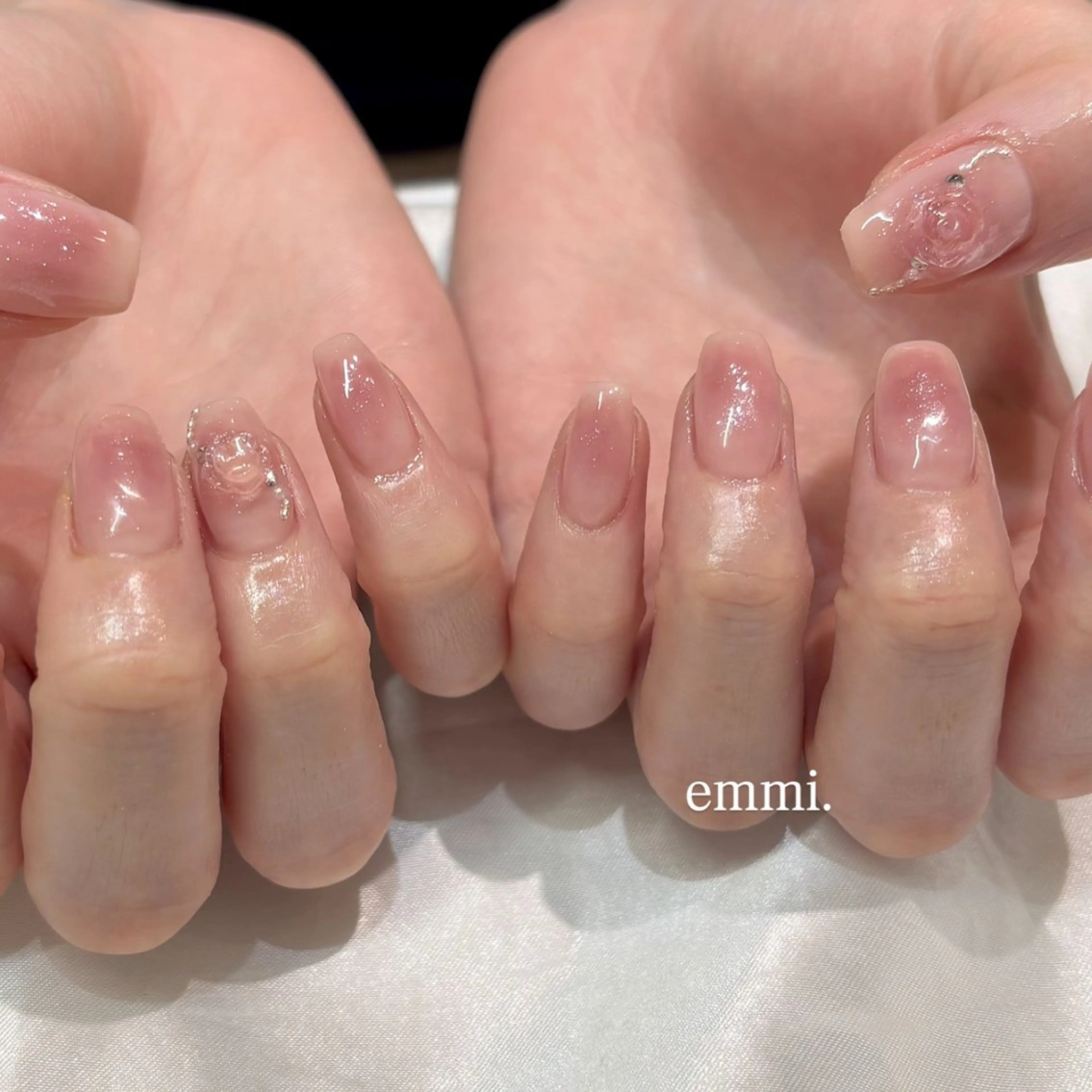 ネイル チークネイル フレンチネイル ガーリー 氷ネイル・うるうるネイル キラキラネイル ハンドネイル GO TODAY SHAiRE SALON 表参道colore店所属・emmi nailのネイルデザイン