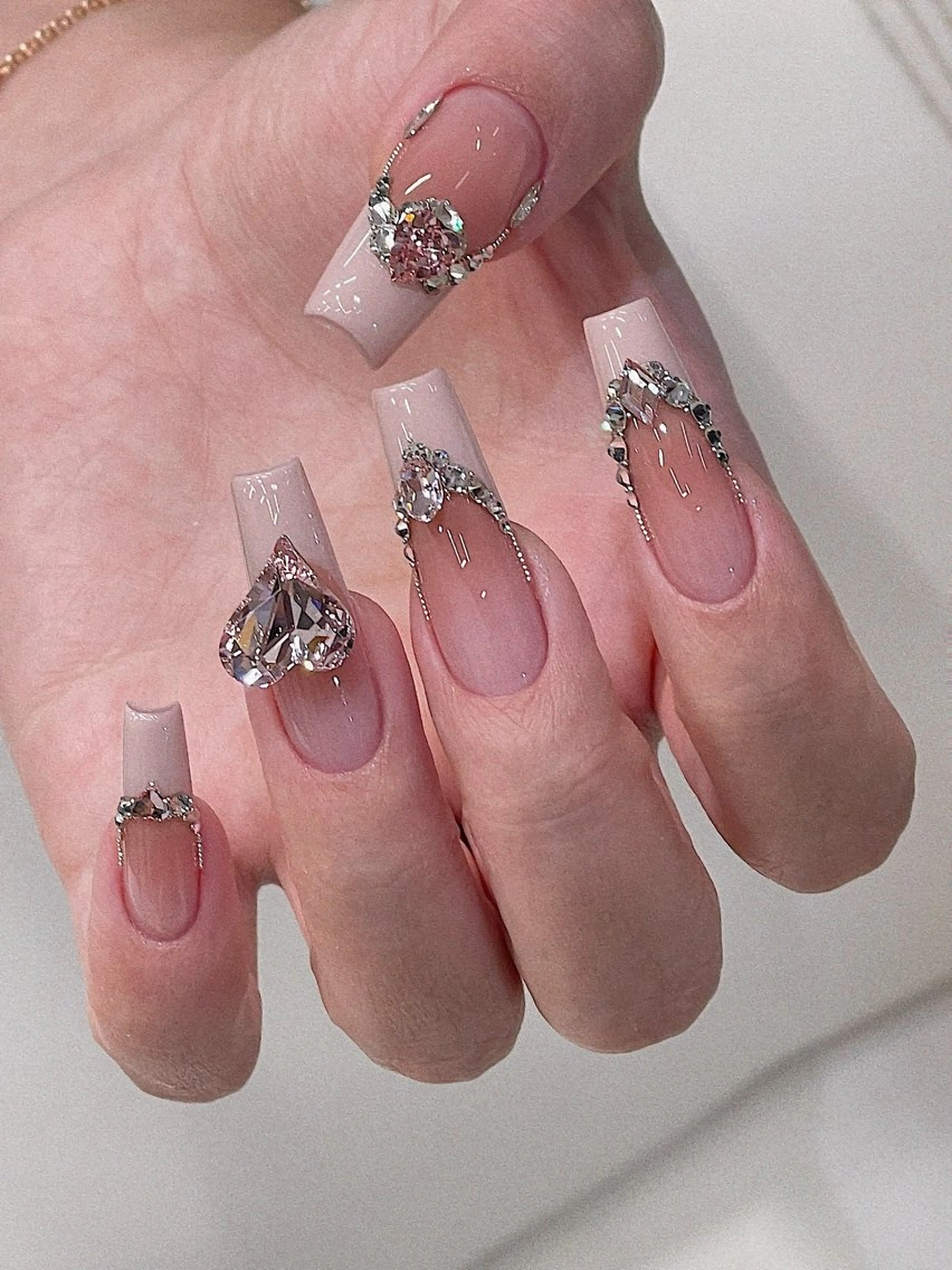 ネイル 長さ出し フットネイル フレンチネイル ジェルネイル ガラスフレンチ ハンドネイル ハンドケア Best Nail池袋東口店のネイルデザイン