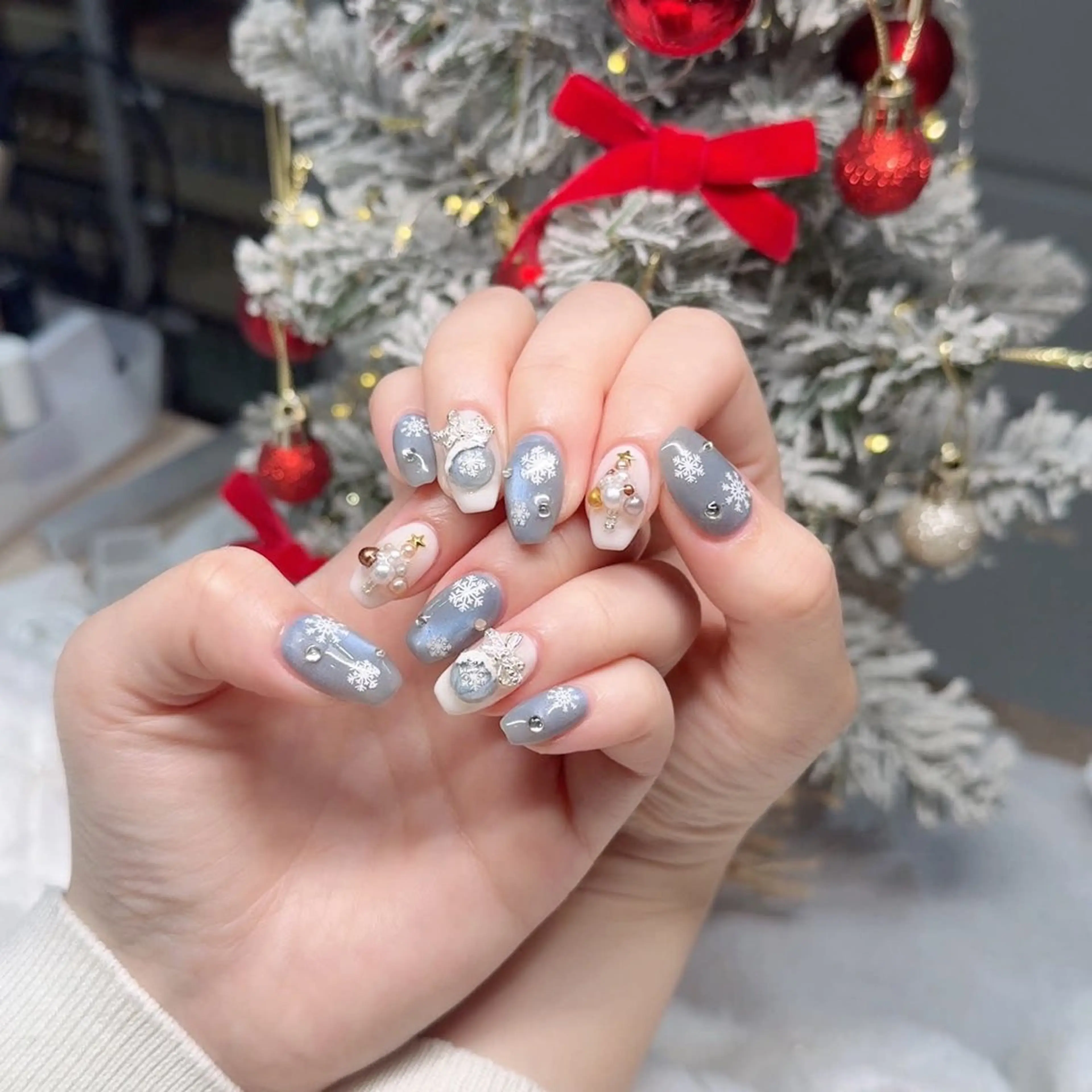 ネイル オーロラネイル ブルー チークネイル 長さ出し フットネイル ハンドネイル NAILS 168 池袋西口駅前店のネイルデザイン