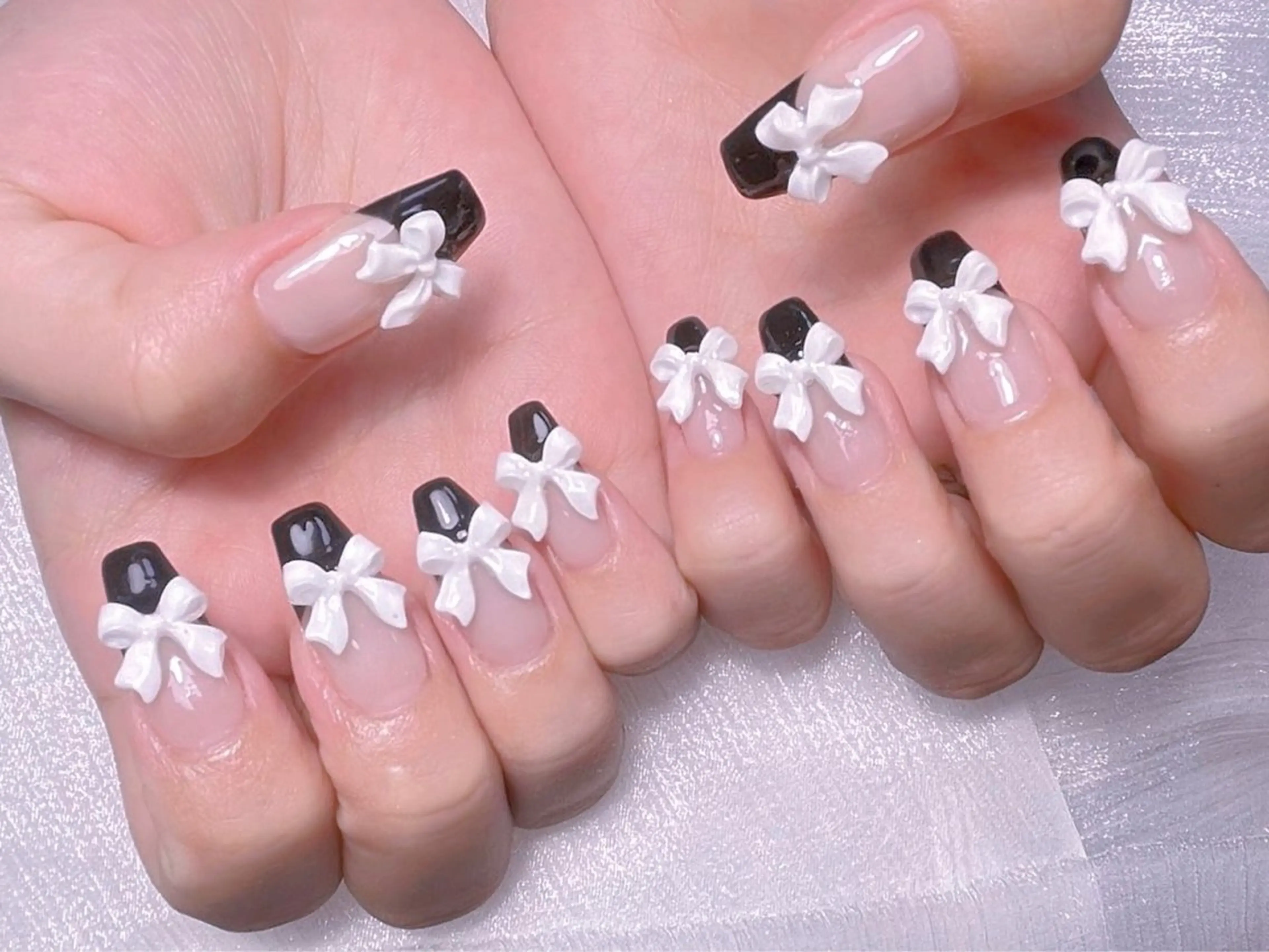 ネイル オーロラネイル チークネイル フレンチネイル ジェルネイル ガラスフレンチ ハンドネイル Nail Jolie所属・Nail Jolieのネイルデザイン