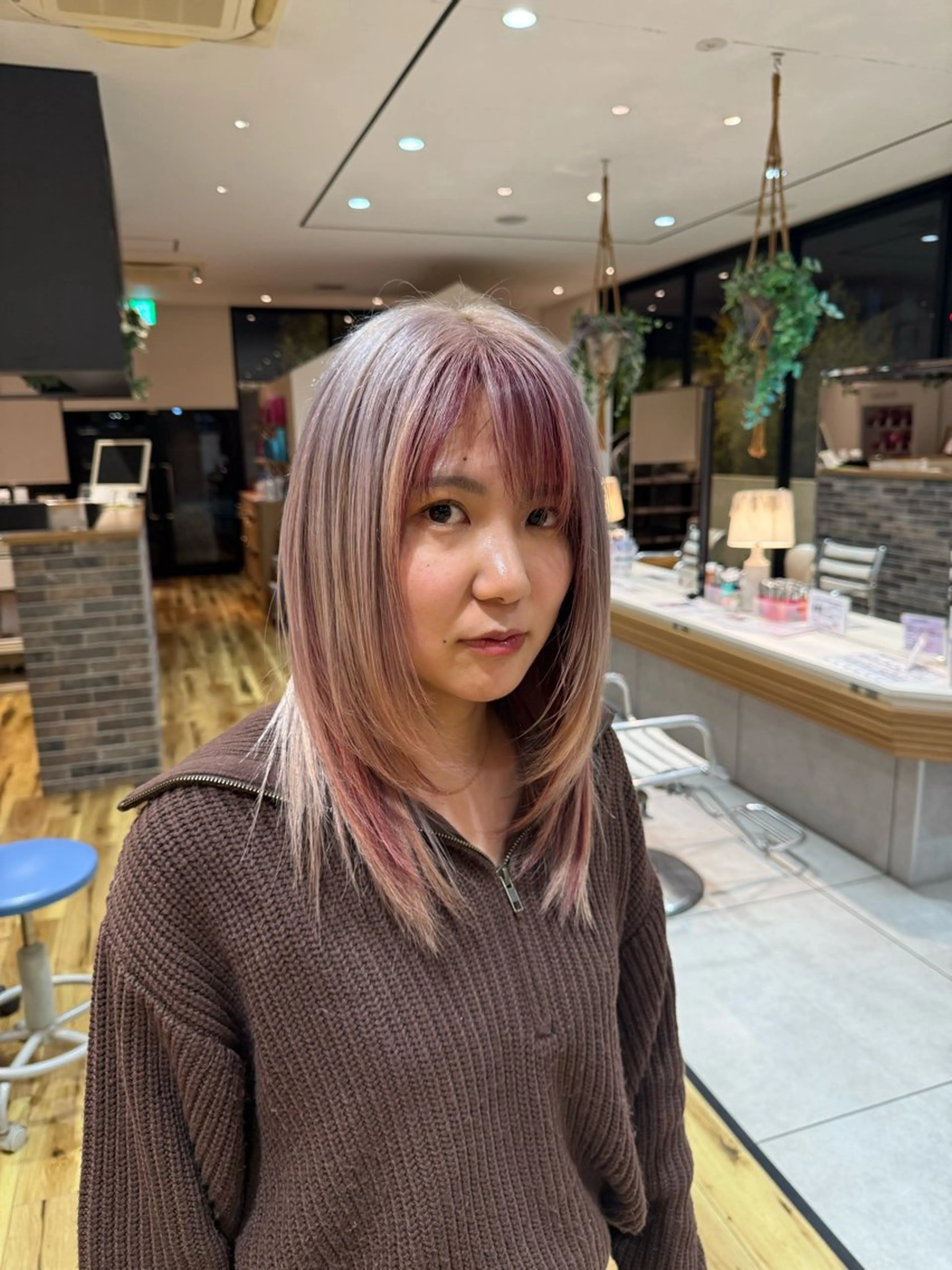 セミロング カラー ヘアカラー enn.bleach by t.a.g所属・碇山 楓己のヘアスタイル
