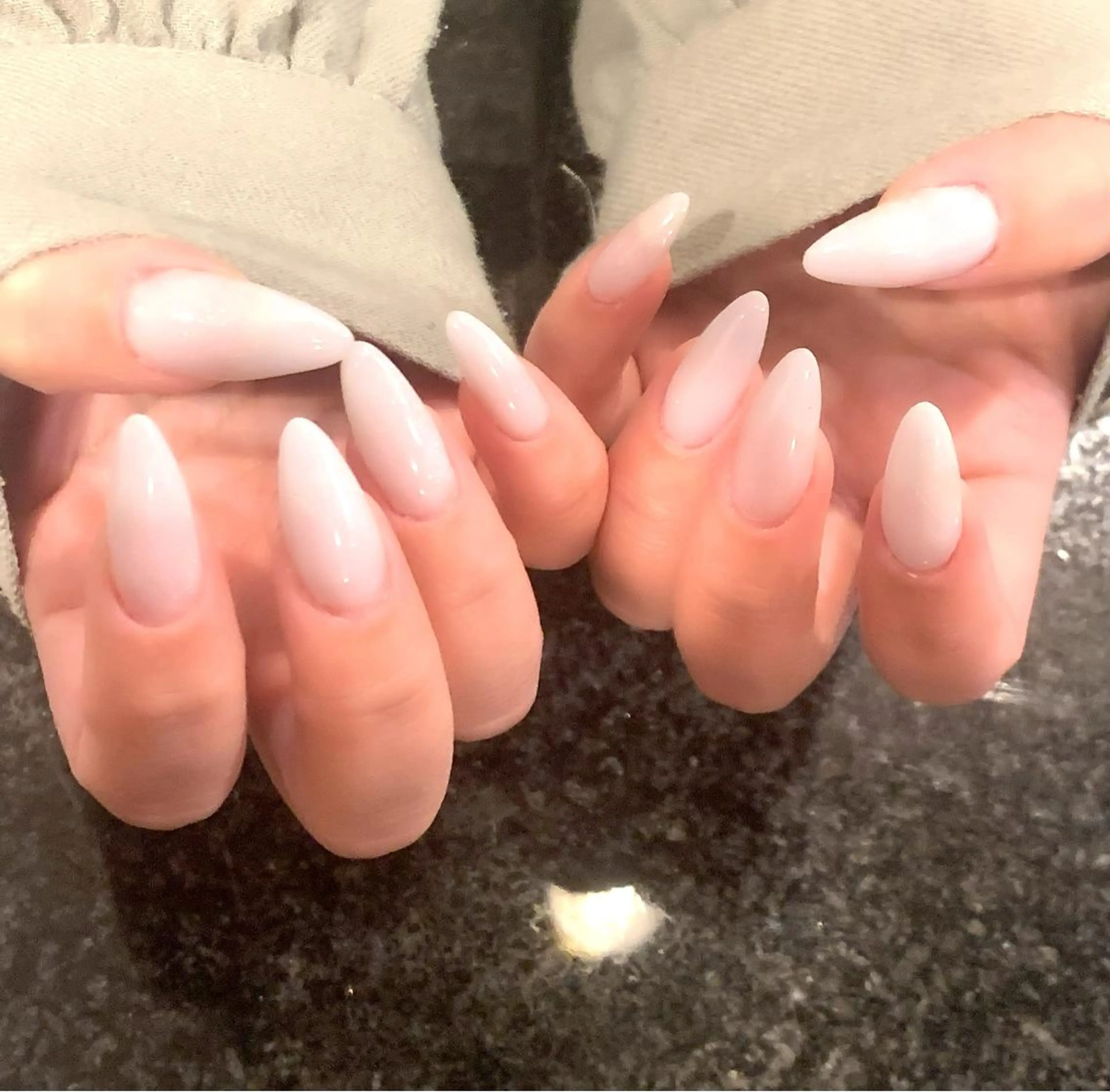 ロング ネイル 長さ出し ワンカラーネイル ハンドネイル KARMA salonのネイルデザイン