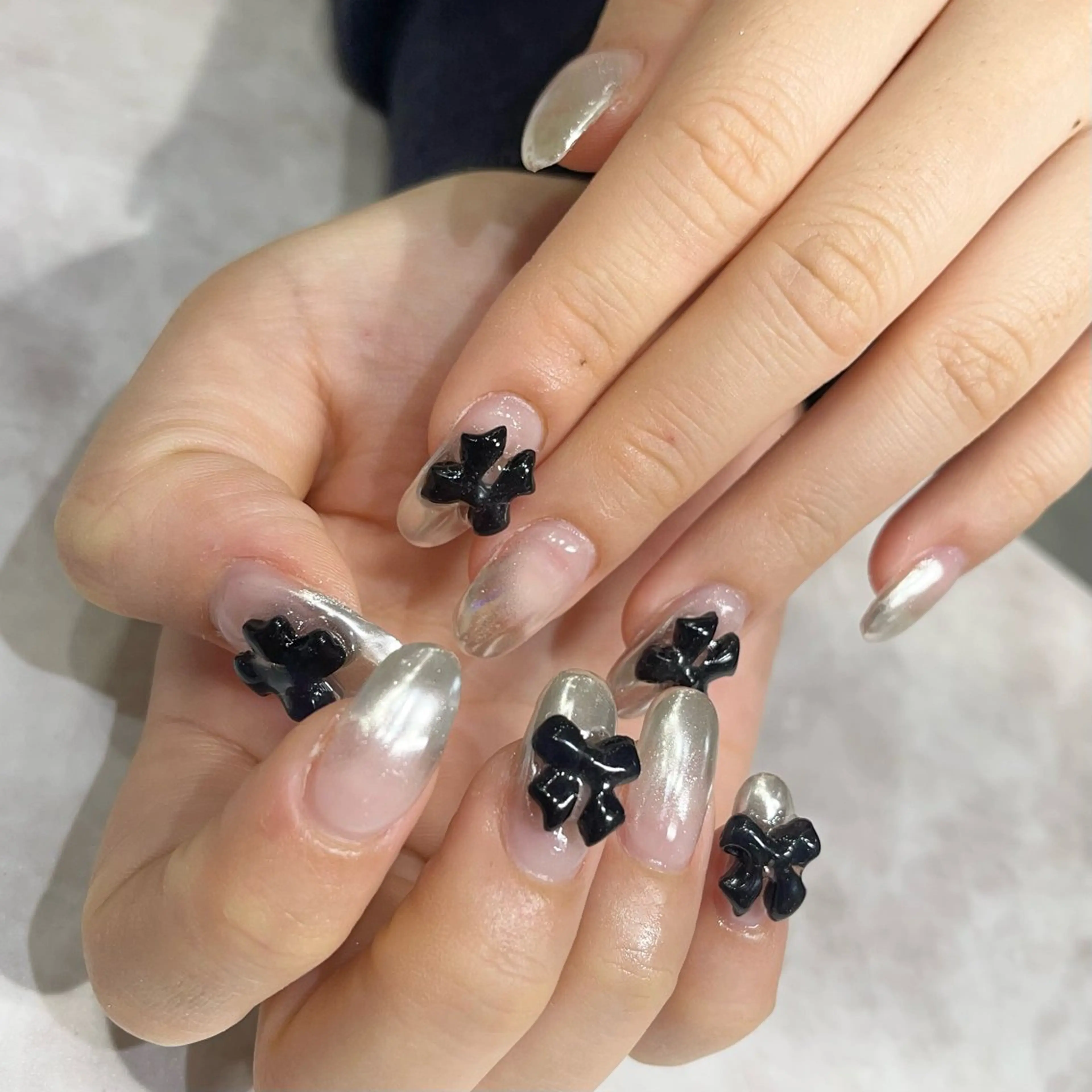 ネイル アートネイル ジェルネイル ミラーネイル リボン PlusOnenailsalon所属・粕屋ネイル＆耳つぼ 🫧Natsumiのネイルデザイン