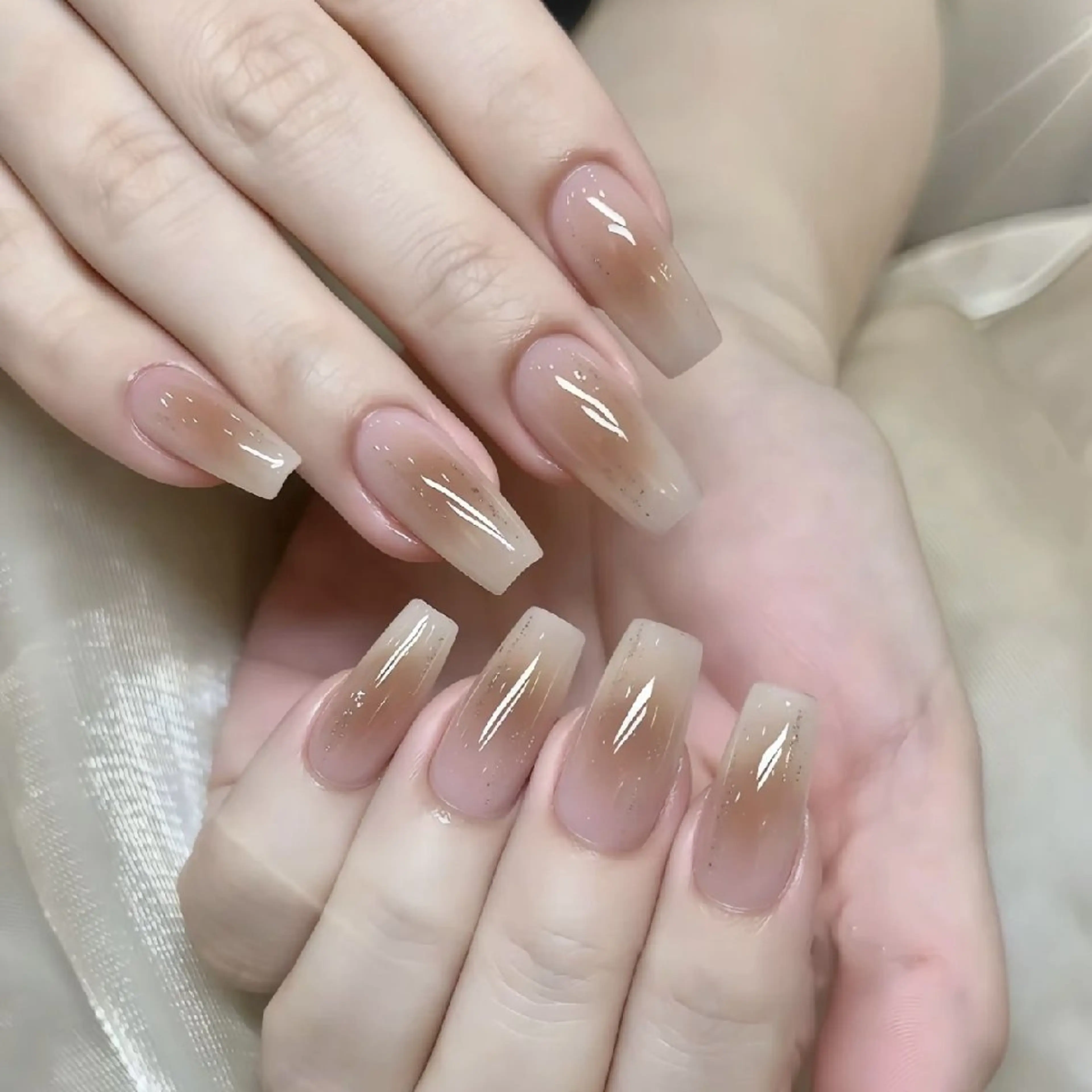 ネイル チークネイル 長さ出し フレンチネイル ジェルネイル キラキラネイル ハンドネイル UM Nail Salonのネイルデザイン