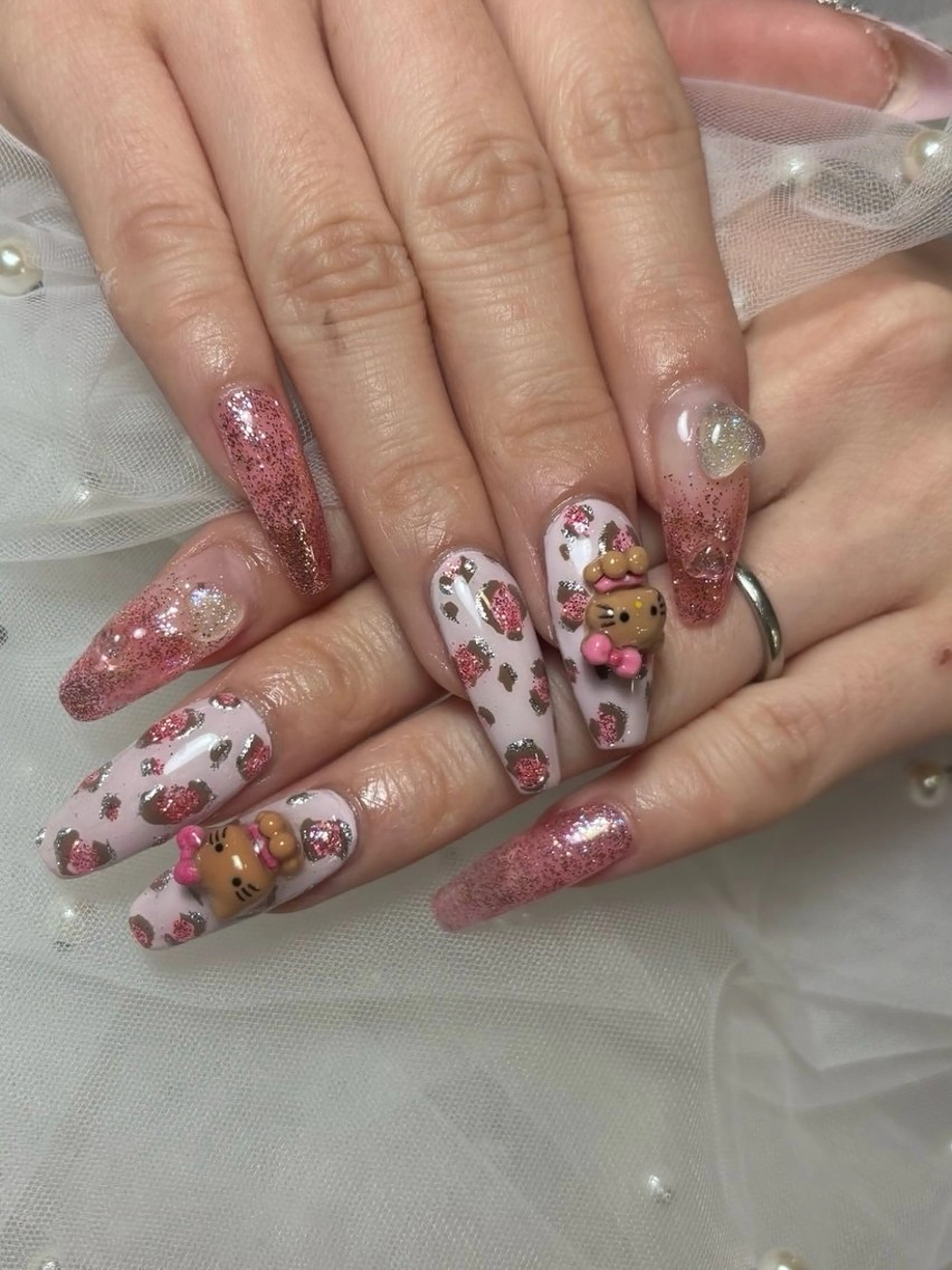 セミロング NAIL SALON FLOR所属・キラキラネイル/ 韓国ネイルMAKIのネイルデザイン