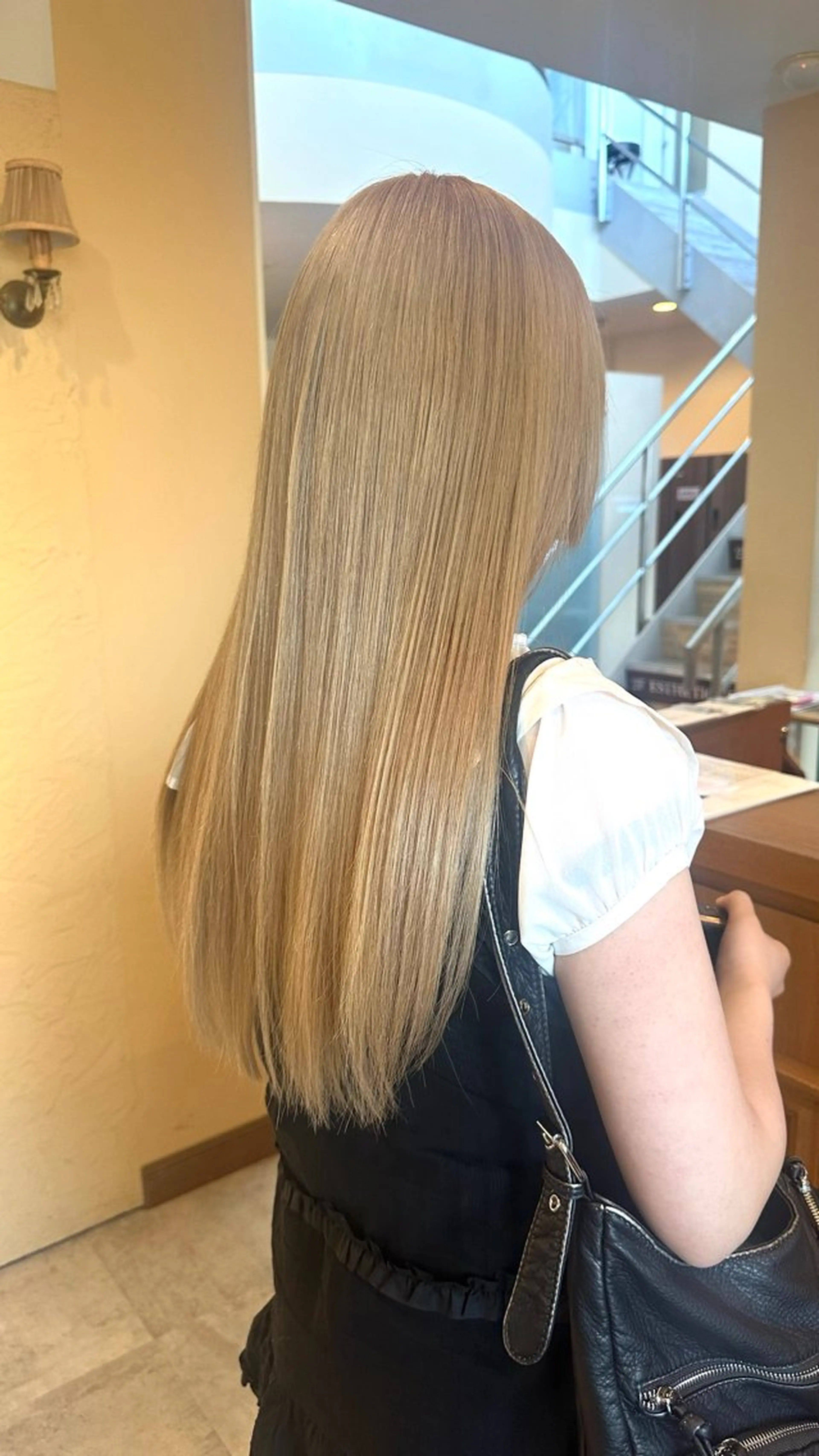 ロング ヘアカラー 井口 朝香のヘアスタイル