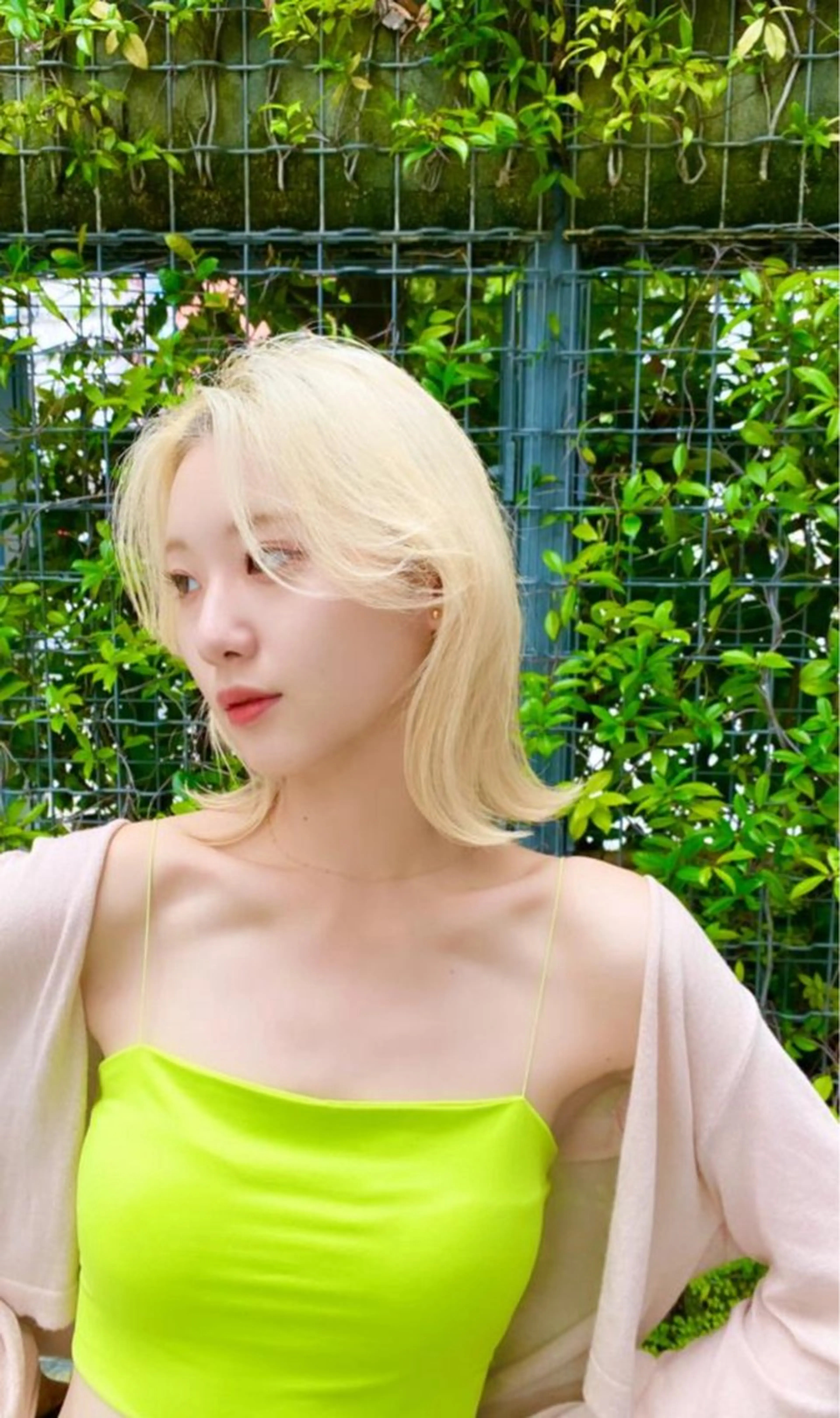 ミディアム カラー ブロンド 透明感カラー ホワイトブロンド カット ヘアカラー トリートメント ✨髪質改善職人✨ デザインカラー/若林のヘアスタイル